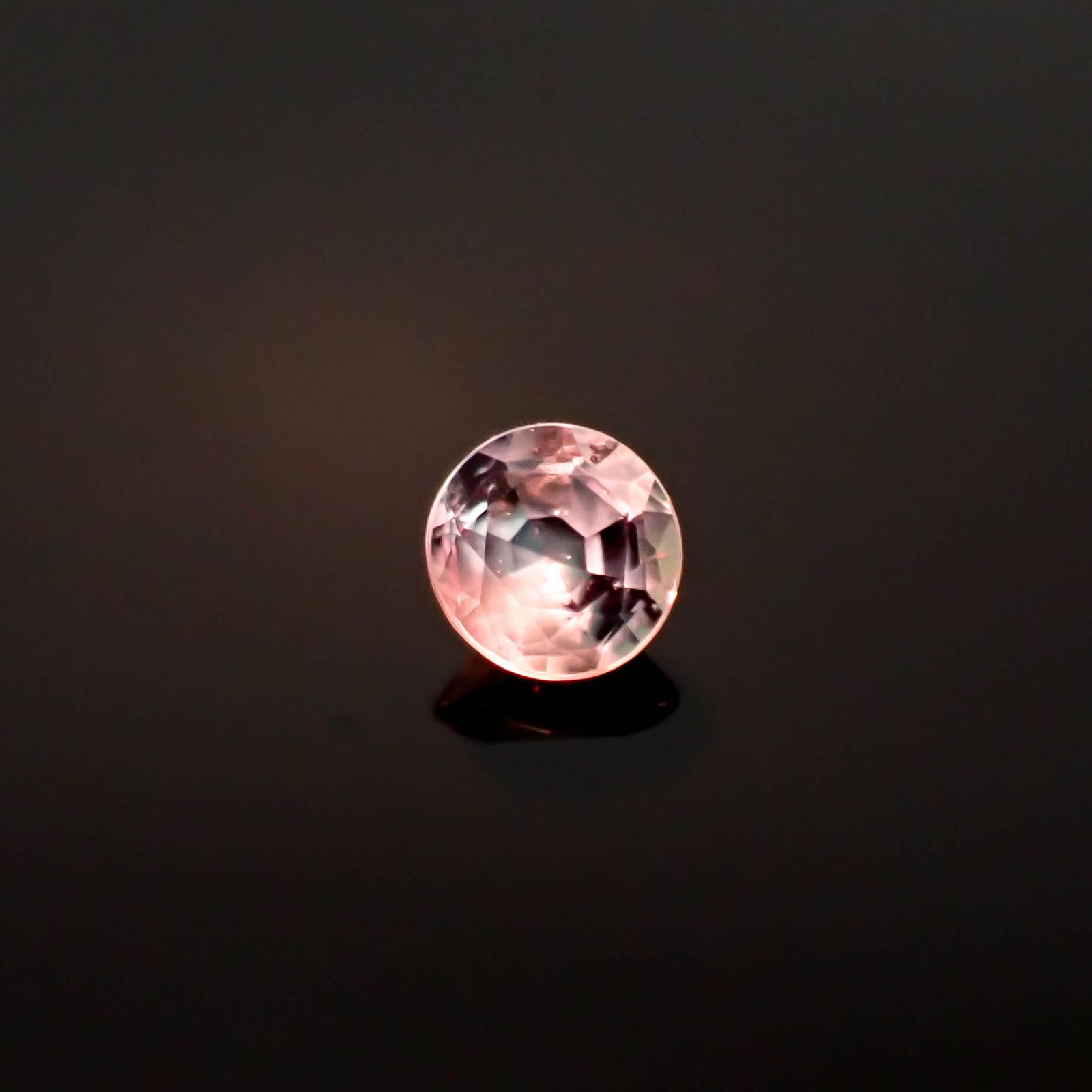 シルキーアレキサンドライト ブラジル・ミナスジェライス州ヘマチタ鉱山産 0.11ct[240627965]2.9x2.9mm前後
