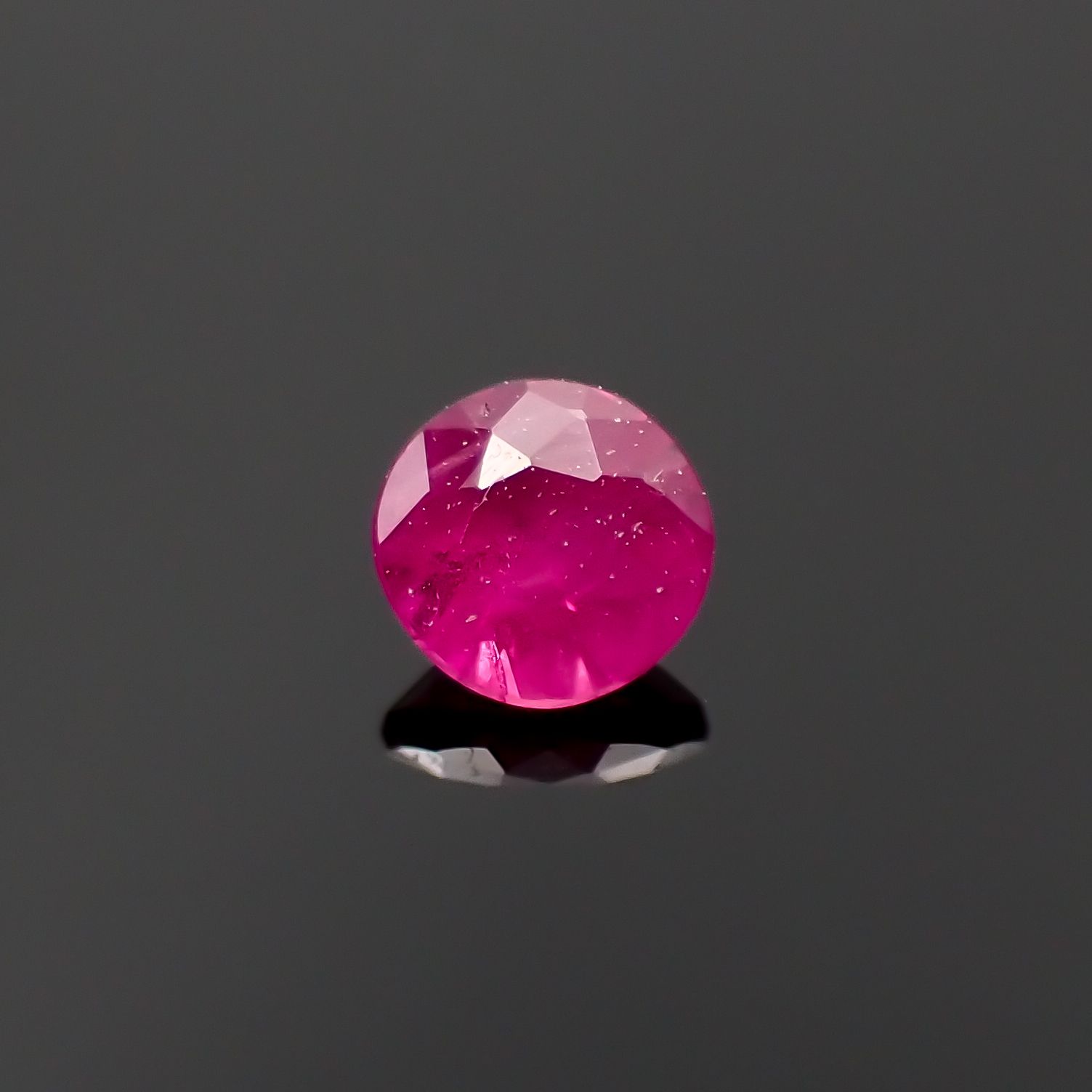 ルビー(宝石名ルビー)タイ/ミャンマー産 0.12ct 識別済[230321299]2.8x2.7mm前後