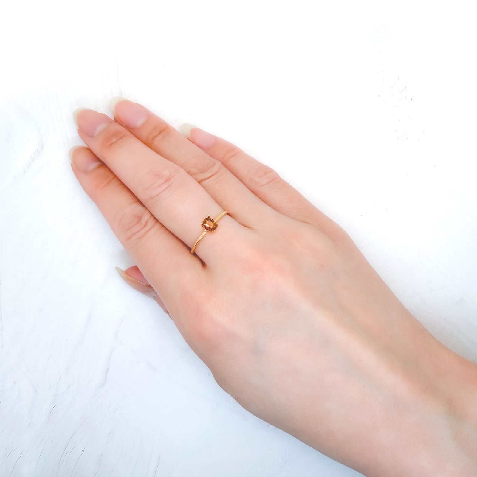 ゴールデンアイオライト(宝石名コーディエライト)マダガスカル産 識別済 0.27ct / 4.8x3.8mm前後 [260532194]