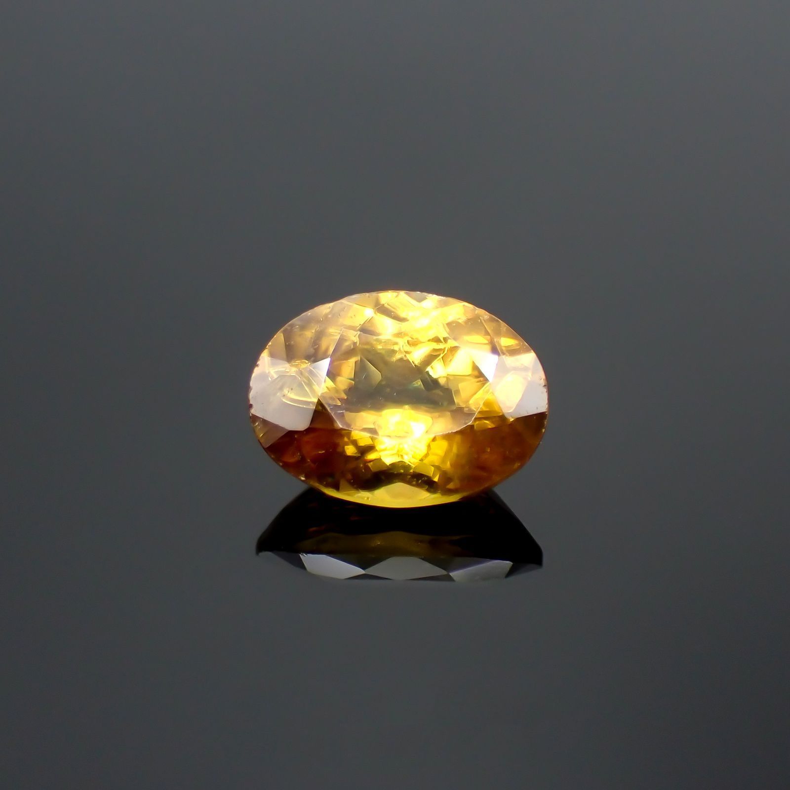 ゴールデンスフェーン(宝石名スフェーン) マダガスカル産 1.26ct 識別済[210812760]7.6×5.7mm前後