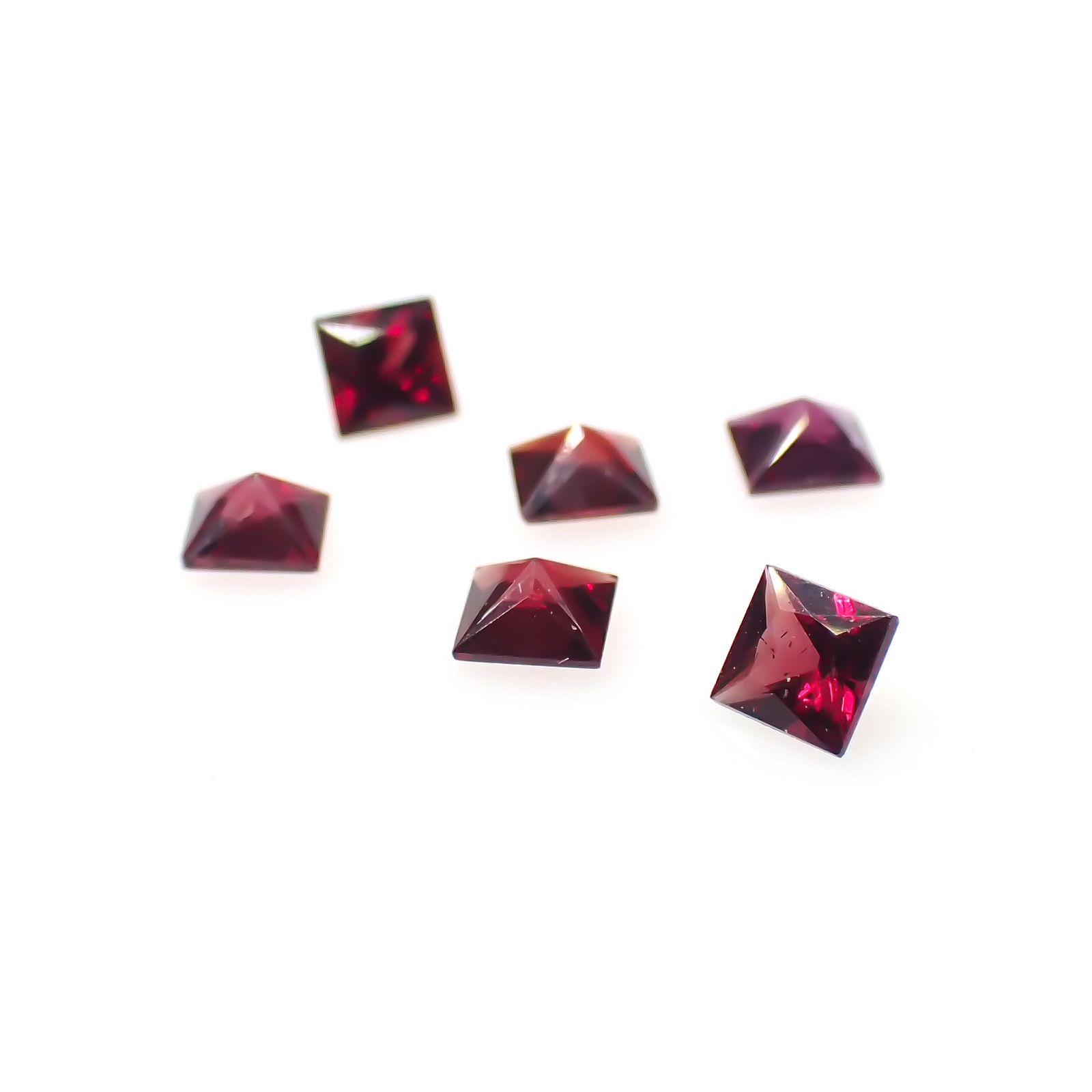 ◆ランダムセレクト-Limited edition-◆<先着30個>◇プリンセスカット◇アントヒルガーネット アメリカ・アリゾナ州産 0.10ct前後[240326892]2.5x2.5mm前後