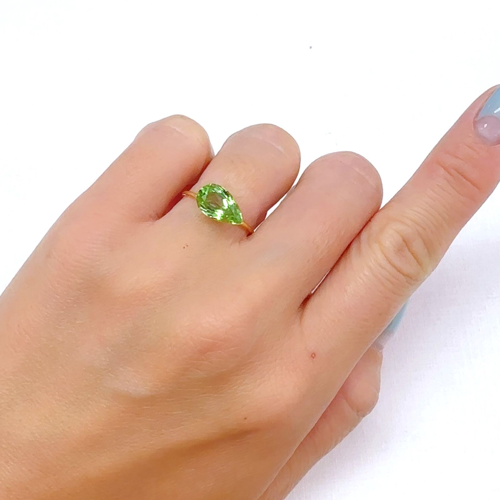 ルドウィジャイトインペリドット パキスタン産 2.62ct[240728523]11.3x6.8mm前後