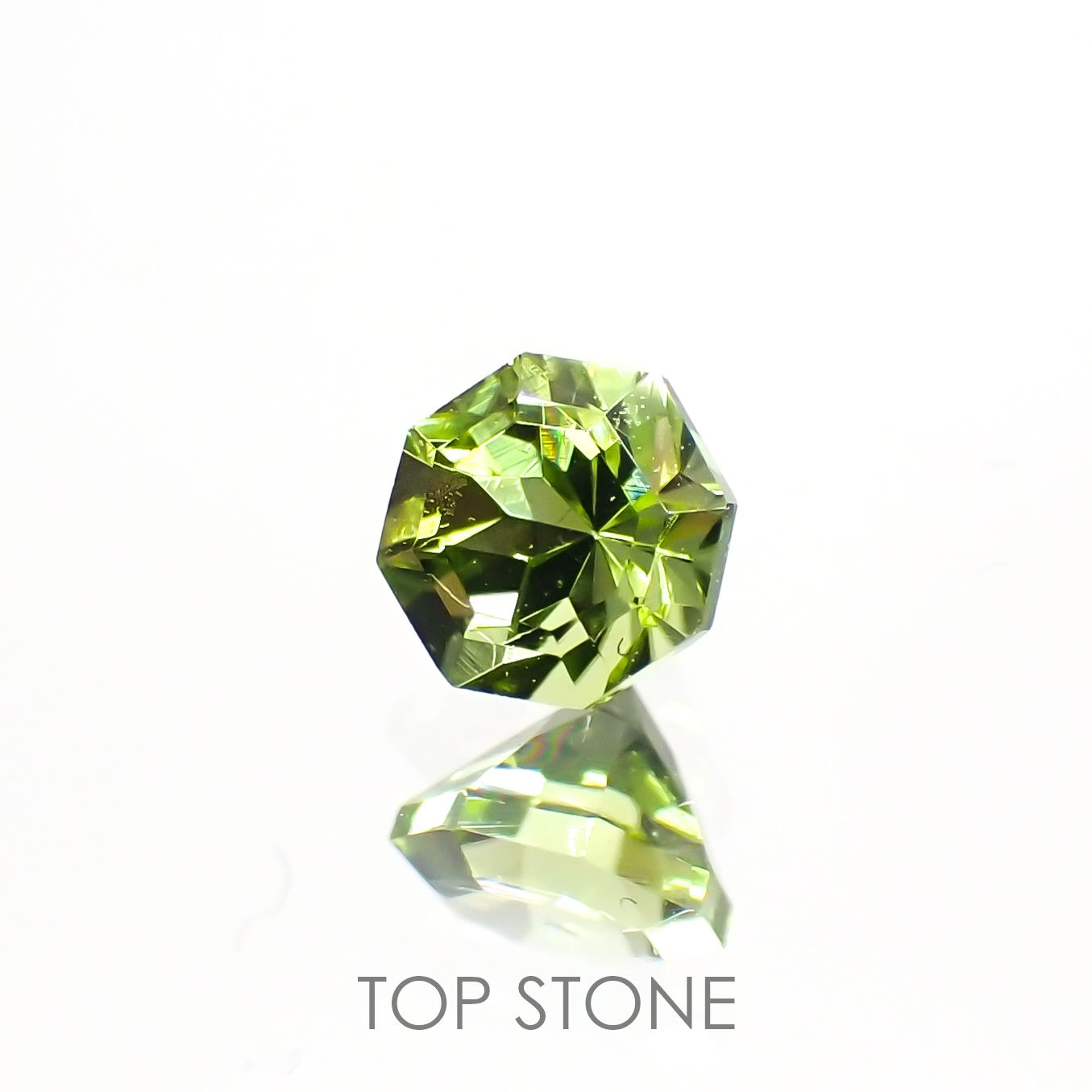 ◇オクタゴンカット◇ペリドット(宝石名ペリドット) パキスタン産 0.37ct 識別済[210913104]4×3.9mm前後