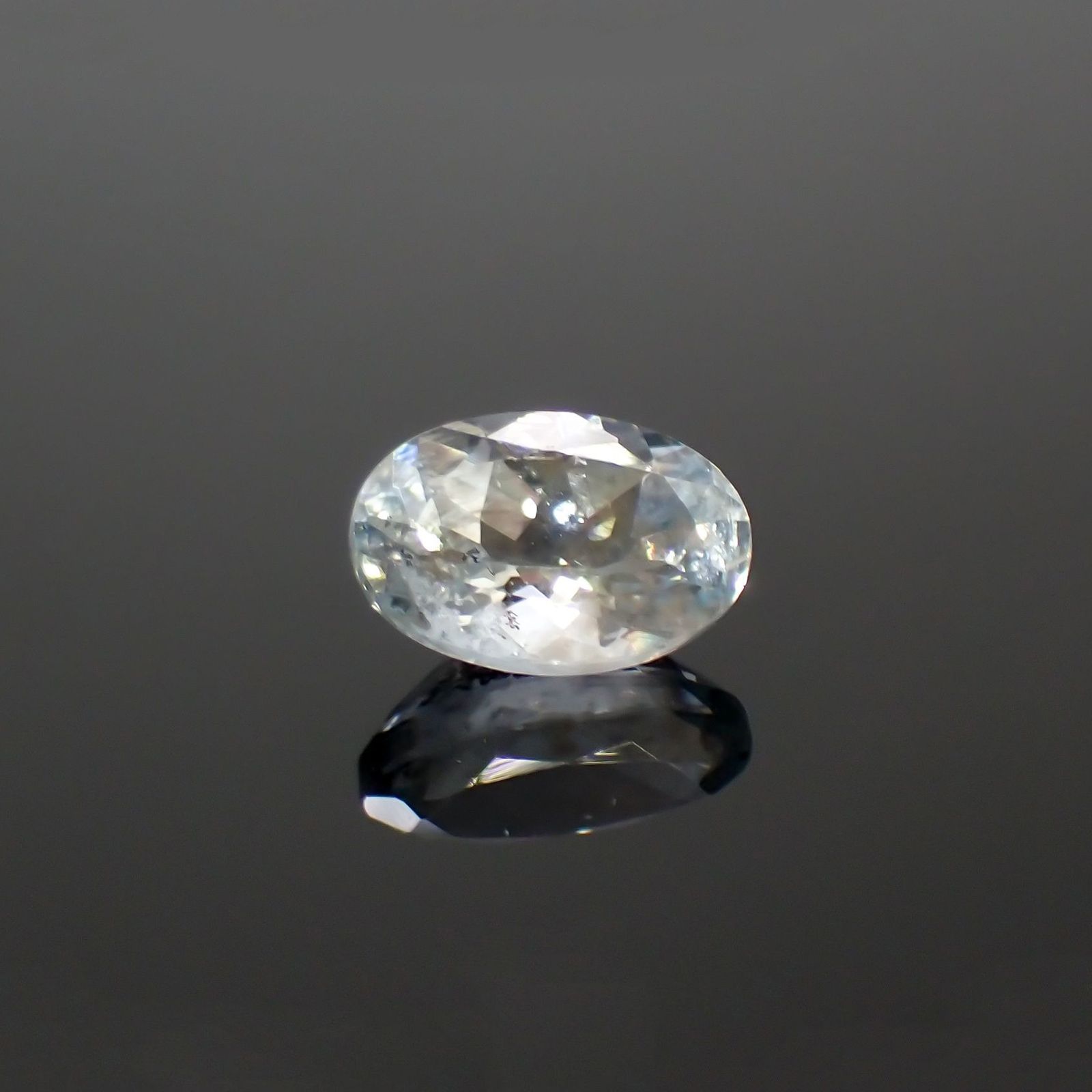 アベンチュリンアクアマリン ナイジェリア産 1.08ct / 7.9x5.2mm前後 [260114449]