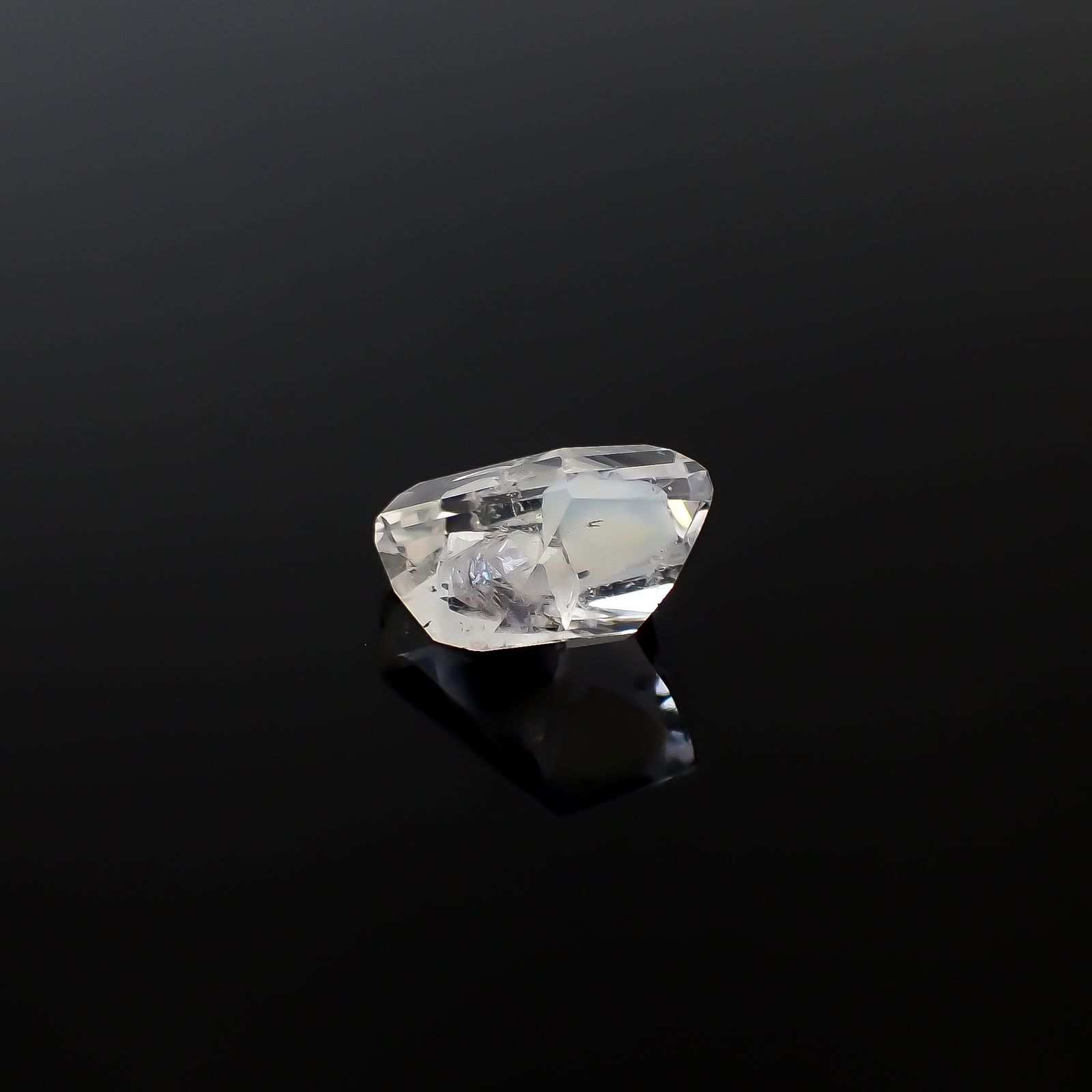 ◇フリーフォーム◇フローライトインクォーツ マダガスカル産 9.35ct [250329956]17.1x11.9mm前後