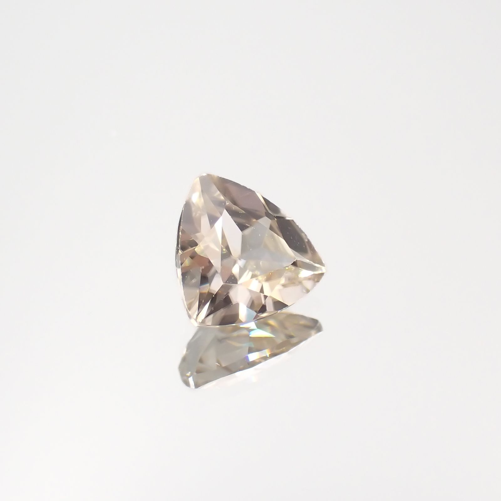 シャンパンカラージルコン スリランカ/カンボジア産 0.87ct[230421647]5.8x5.9mm前後