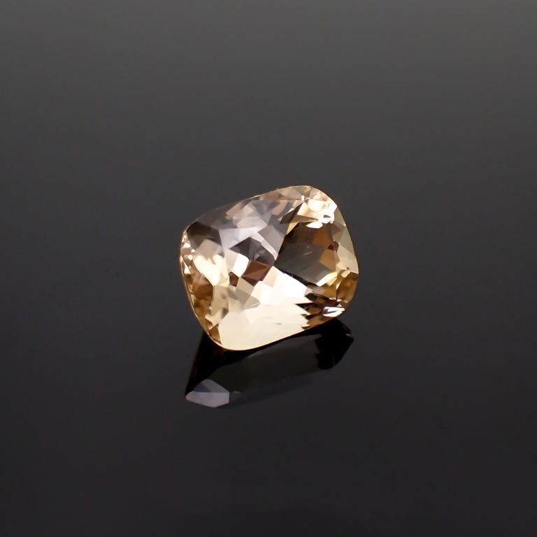 イエロースキャポライト フルオレッセンス(宝石名イエロー・スキャポライト)アフガニスタン産 3.432ct ソ付(彩珠)[221018468]10.3x8mm前後
