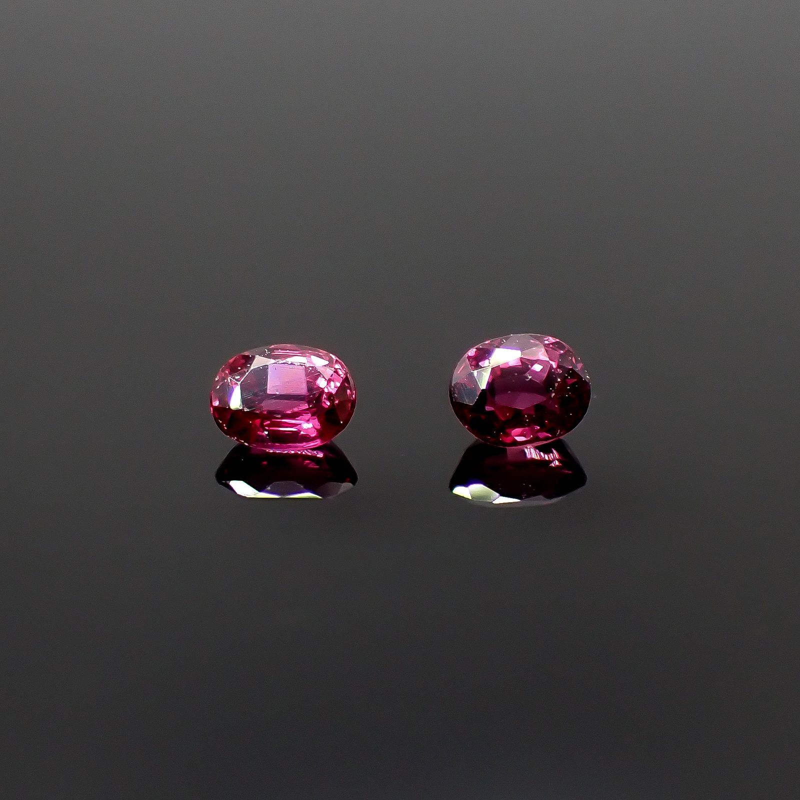 ◇ペアセット◇ルビー モザンビーク/ビルマ産 0.28ct(2pcs合計) [250630556]3.1-3.2x2.5mm前後