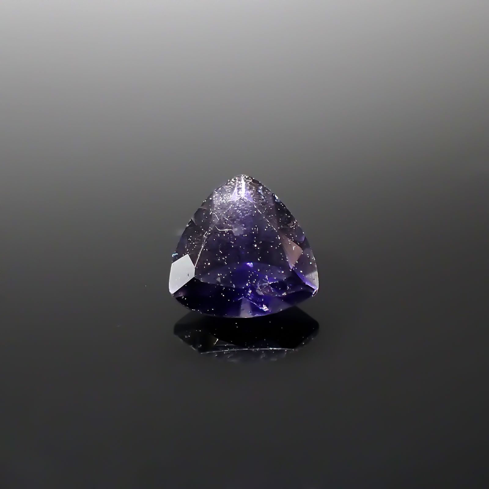アイオライトサンストーン インド/ブラジル産 0.62ct[231224848]6.1x6mm前後