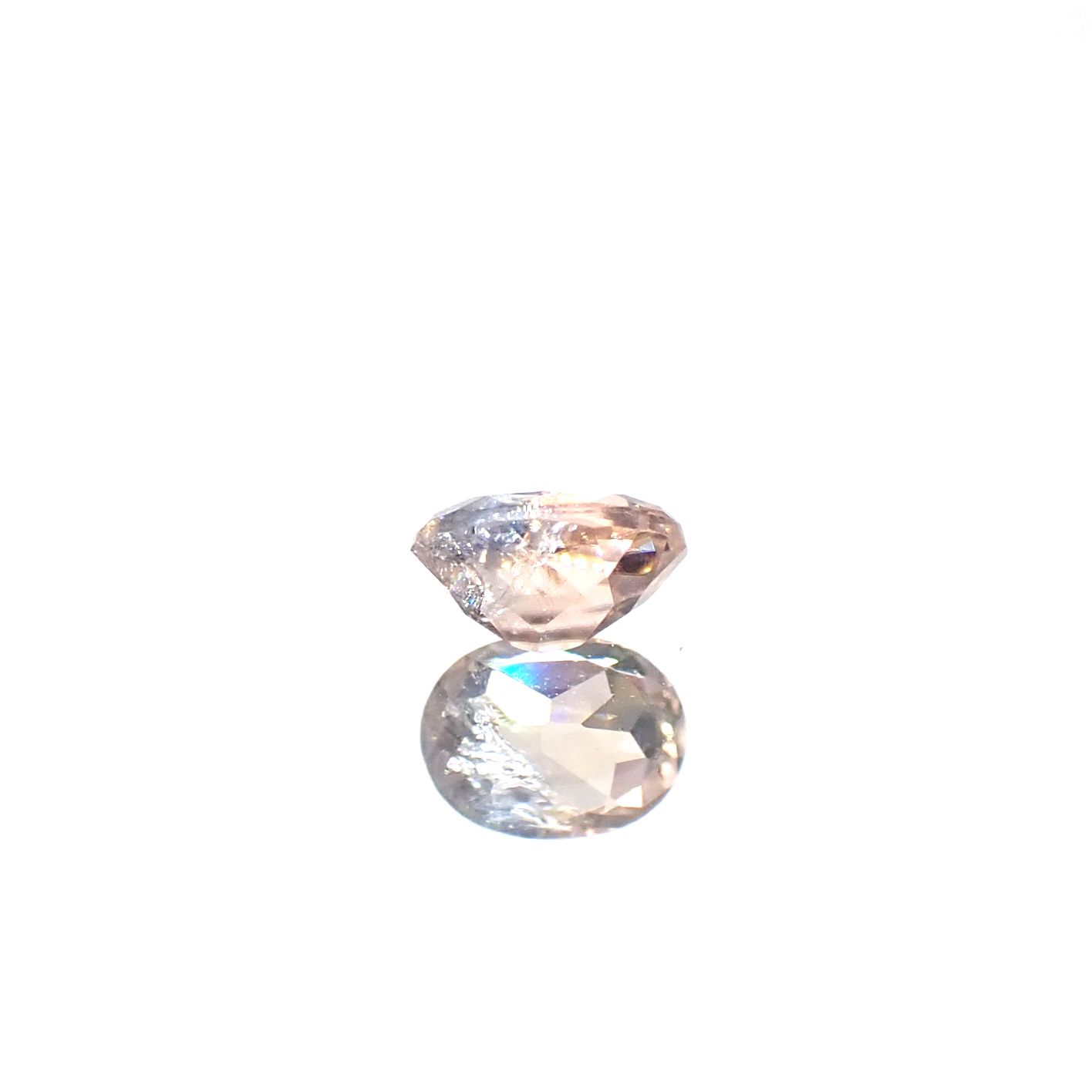 ピンクベニトアイト アメリカ・カリフォルニア州産 0.22ct / 4x3mm前後 [251231478]