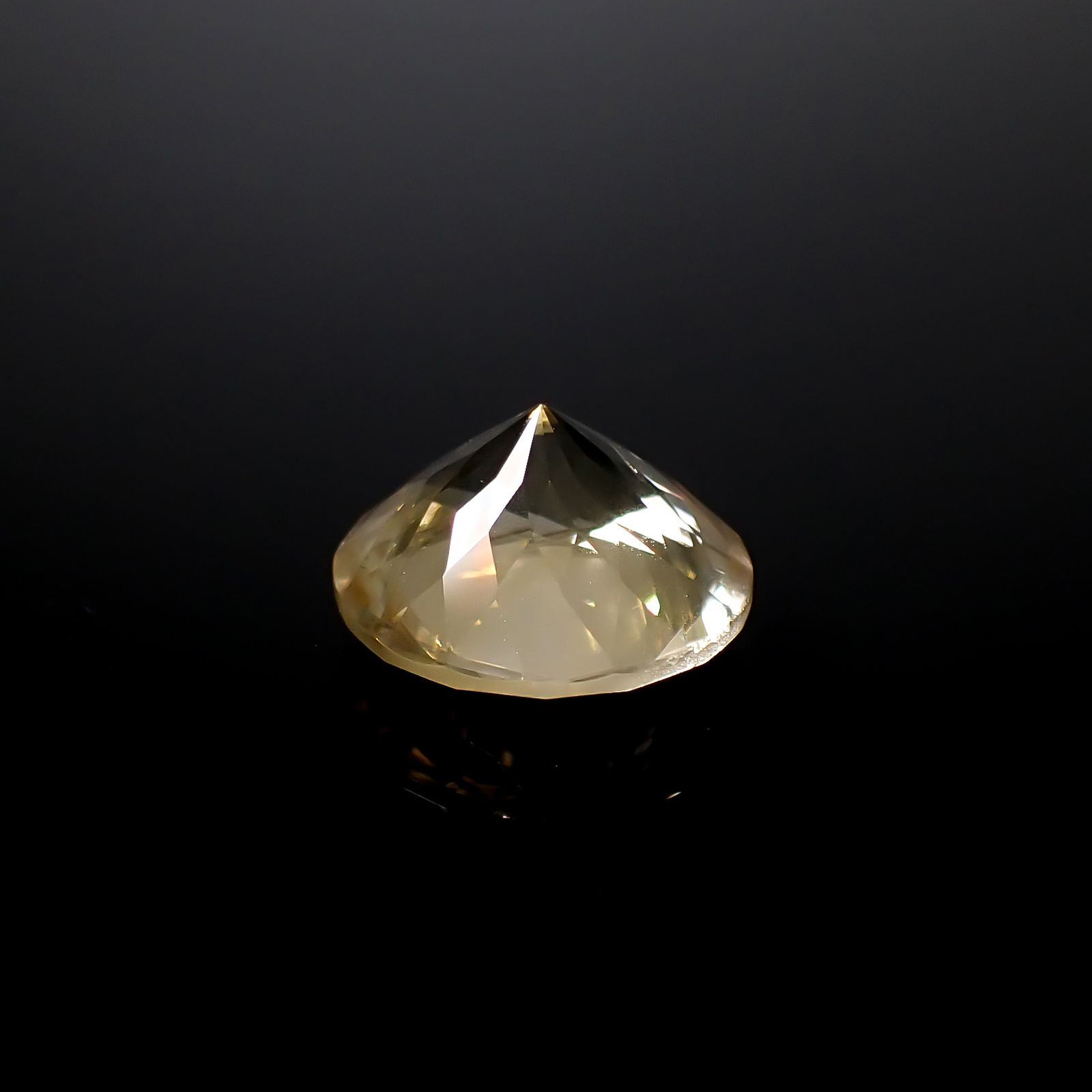 アラゴナイト フォスフォレッセンス(宝石名フォスフォレッセンス・アラゴナイト)チェコ共和国産 11.832ct ソ付(彩珠)[250129778]15.1x15.2mm前後