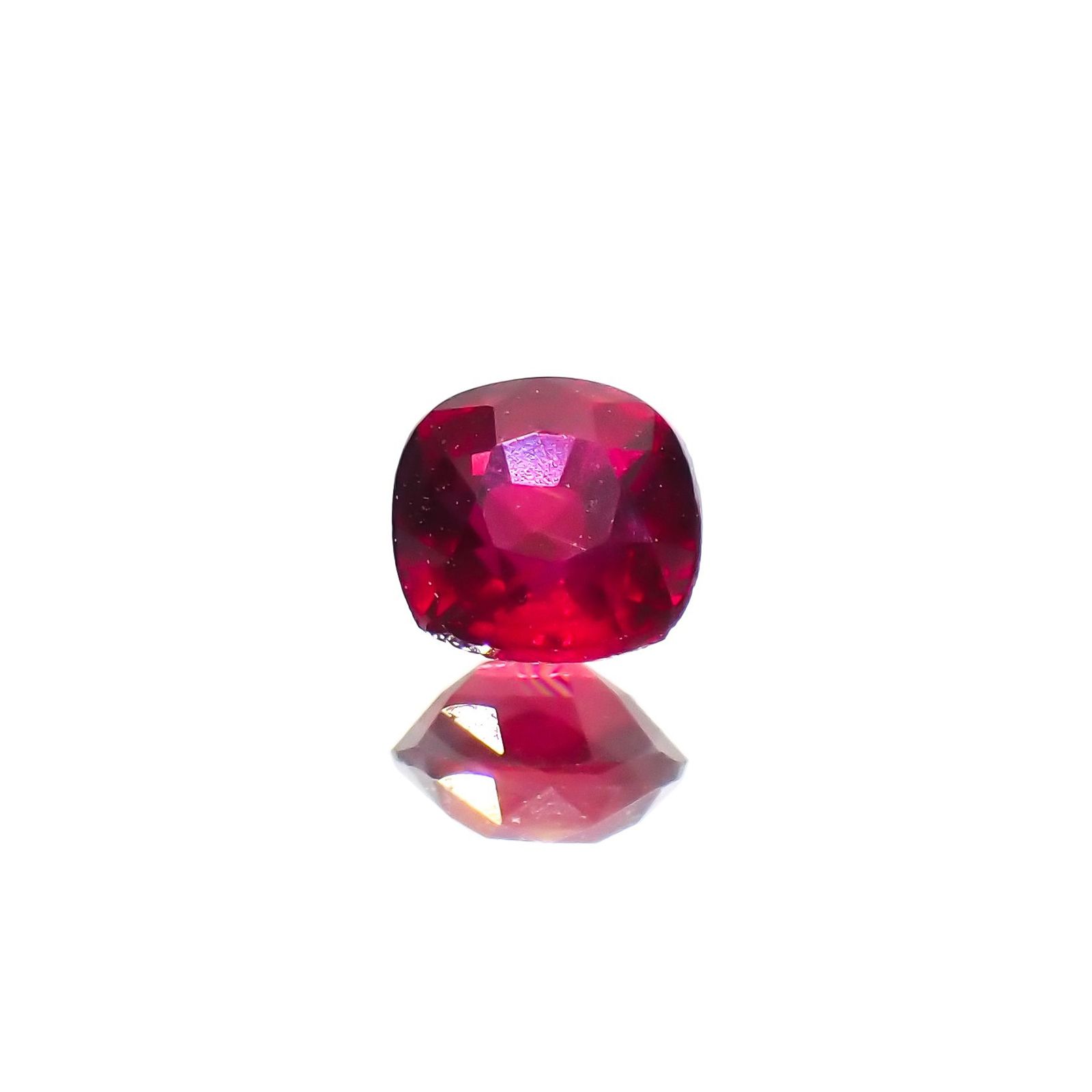 ルビー 非加熱 マダガスカル産 0.26ct / 3.5x3.4mm前後 [230622339]