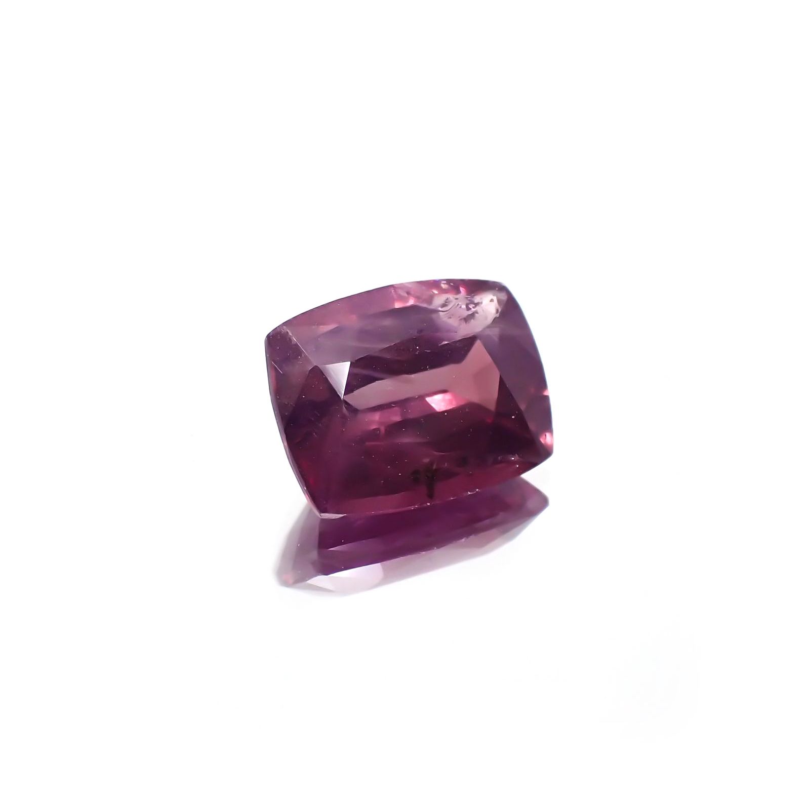 パープルサファイア(宝石名パープル・サファイア) カシミール地方産 2.827ct ソ付(彩珠)[210310231]9.2×7.1mm前後