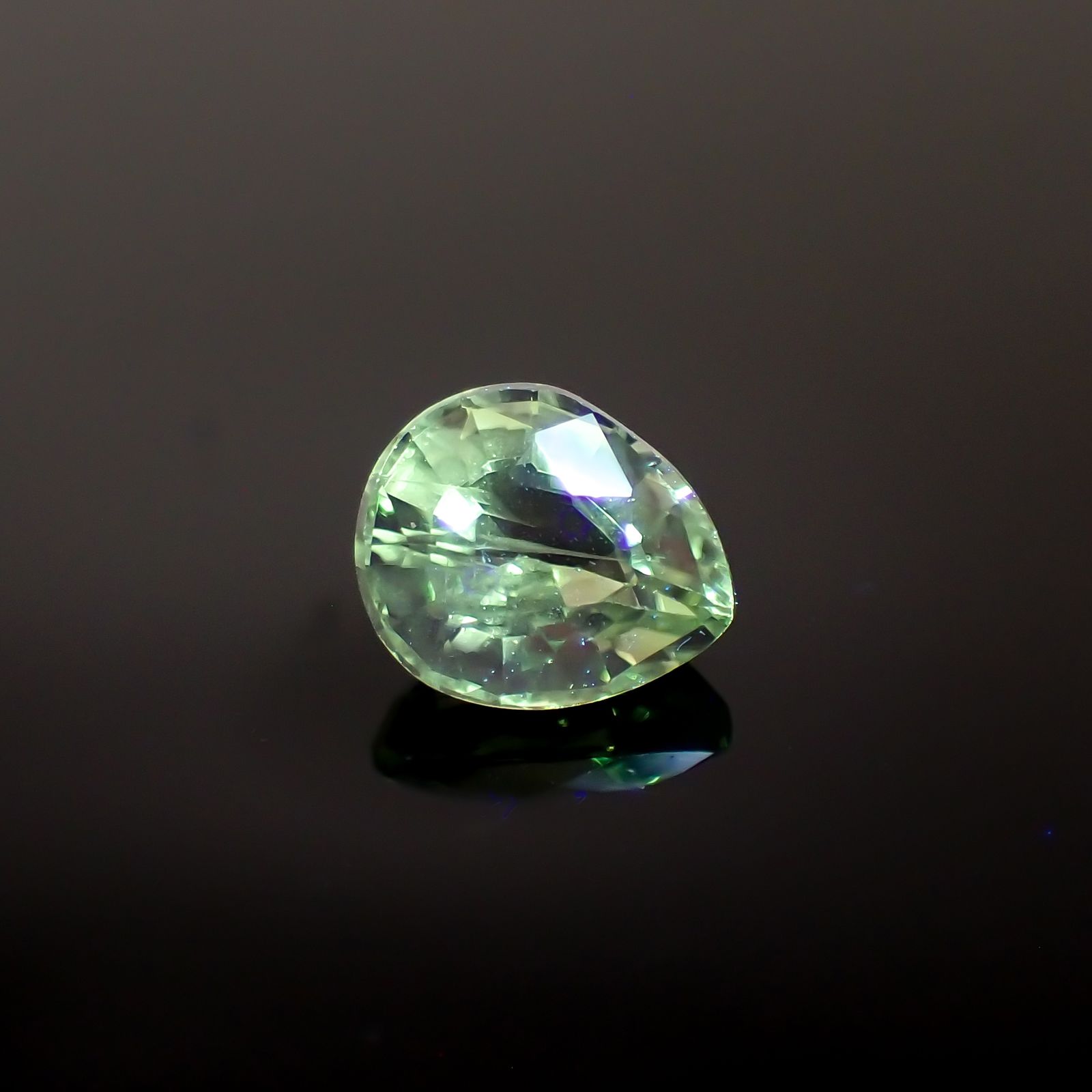 ミントガーネット(宝石名ガーネット)タンザニア産 0.81ct 識別済[230823067]6.1x5.2mm前後