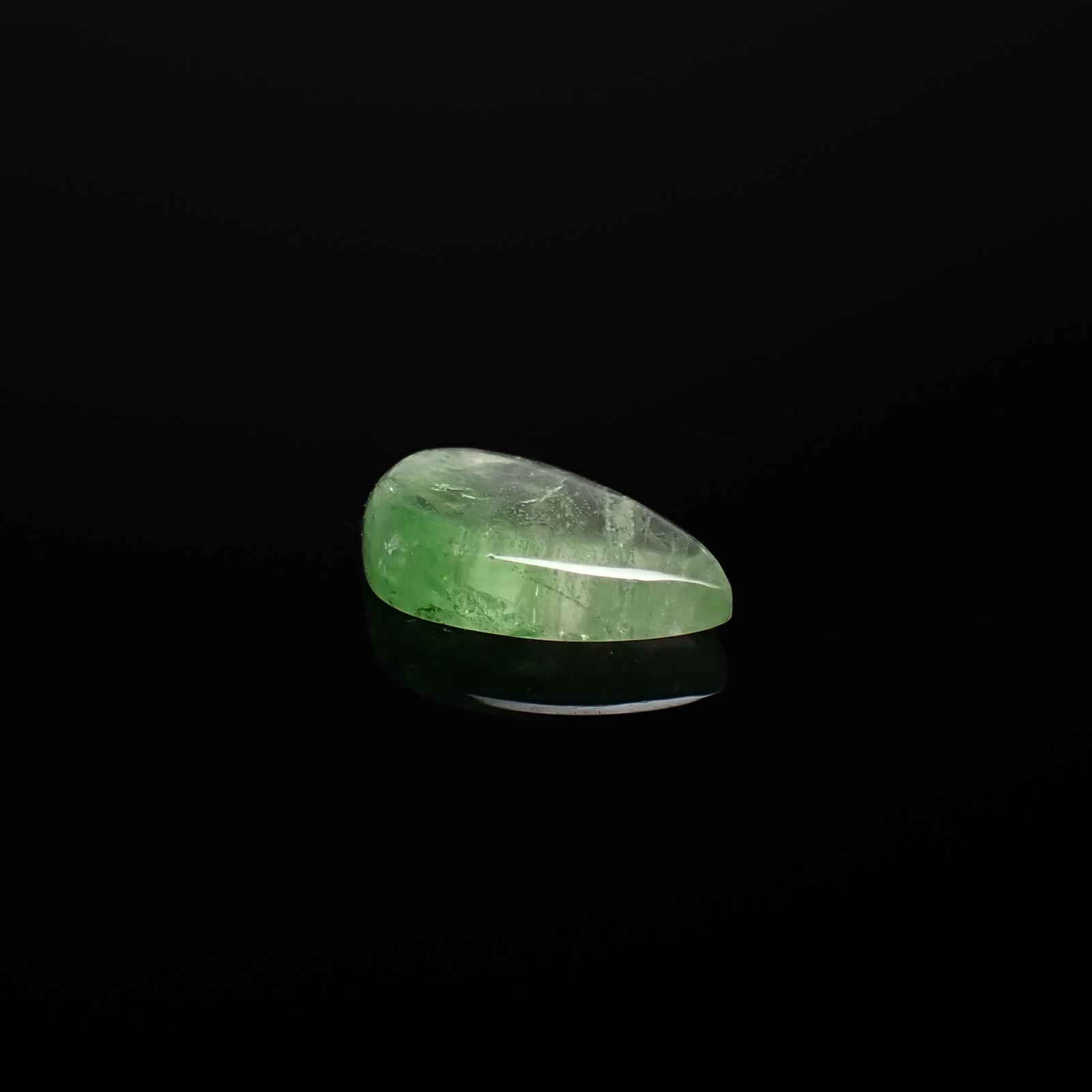 バイカラーツァボライト(宝石名グリーン グロッシュラー・ガーネット)タンザニア産 1.76ct 識別済[240928889]10x6.2mm前後