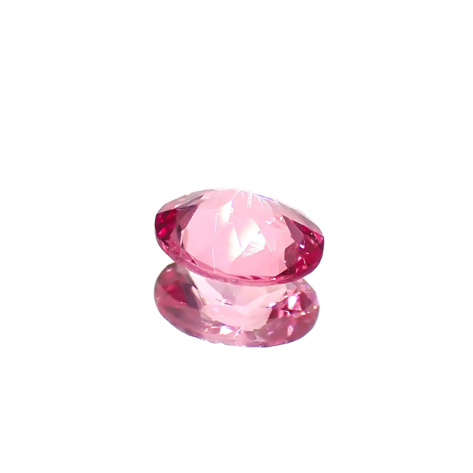 ホットピンクスピネル(宝石名ピンク・スピネル)タンザニア産 識別済 0.35ct / 5.1x4.1mm前後 [251120035]