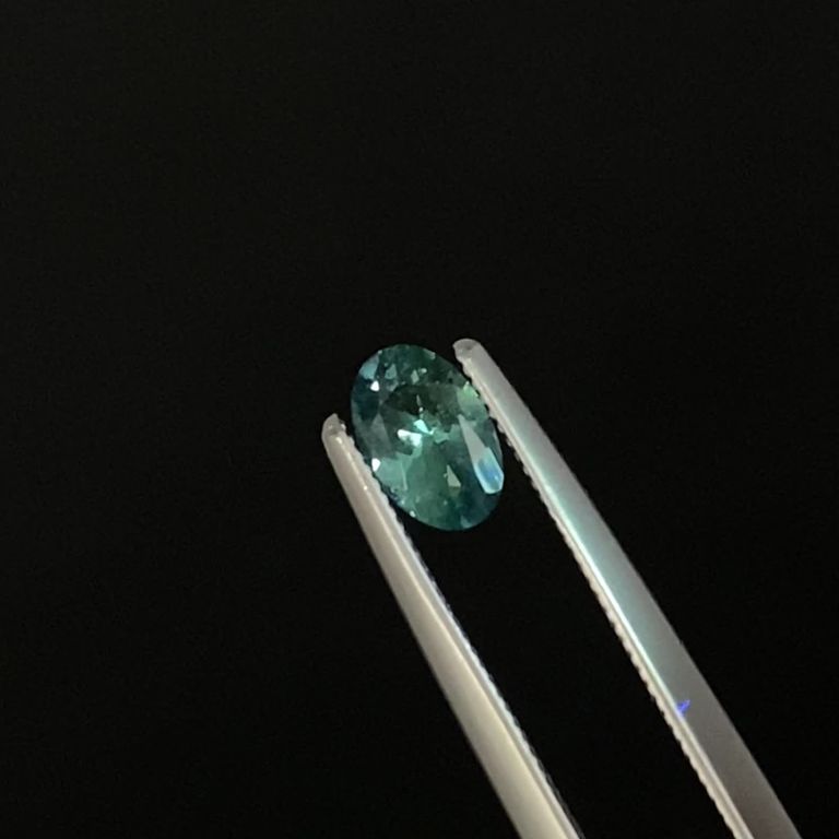 ブルーグリーンコーネルピン タンザニア産 0.42ct[231224507]5.9x3.9mm 
