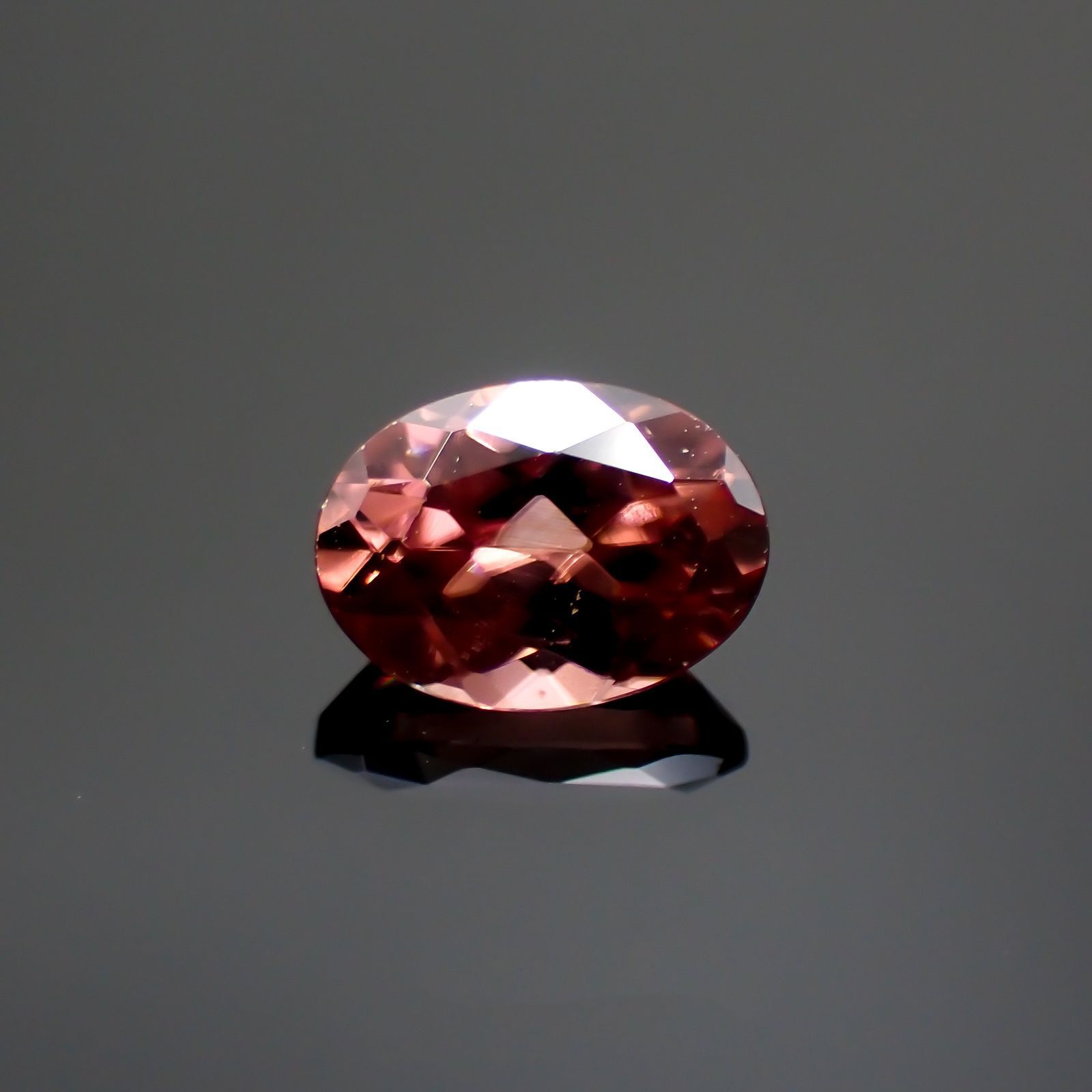 ピンクジルコン(宝石名ジルコン) スリランカ/カンボジア産/ 1.25ct 識別済[21059793]7×5.1mm前後