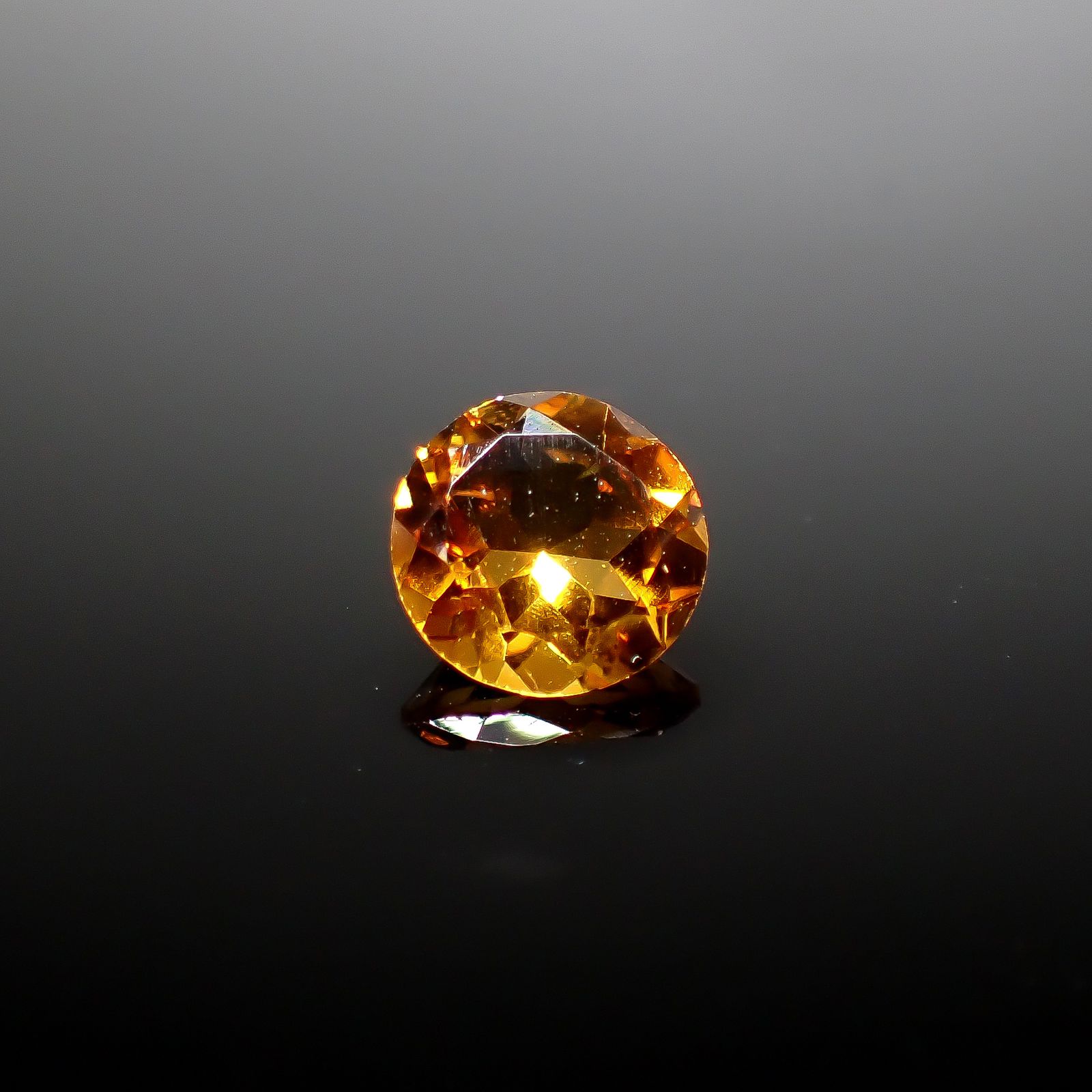 マデイラシトリン ブラジル・ミナスジェライス州産 0.94ct [250630584]6.9x6.9mm前後