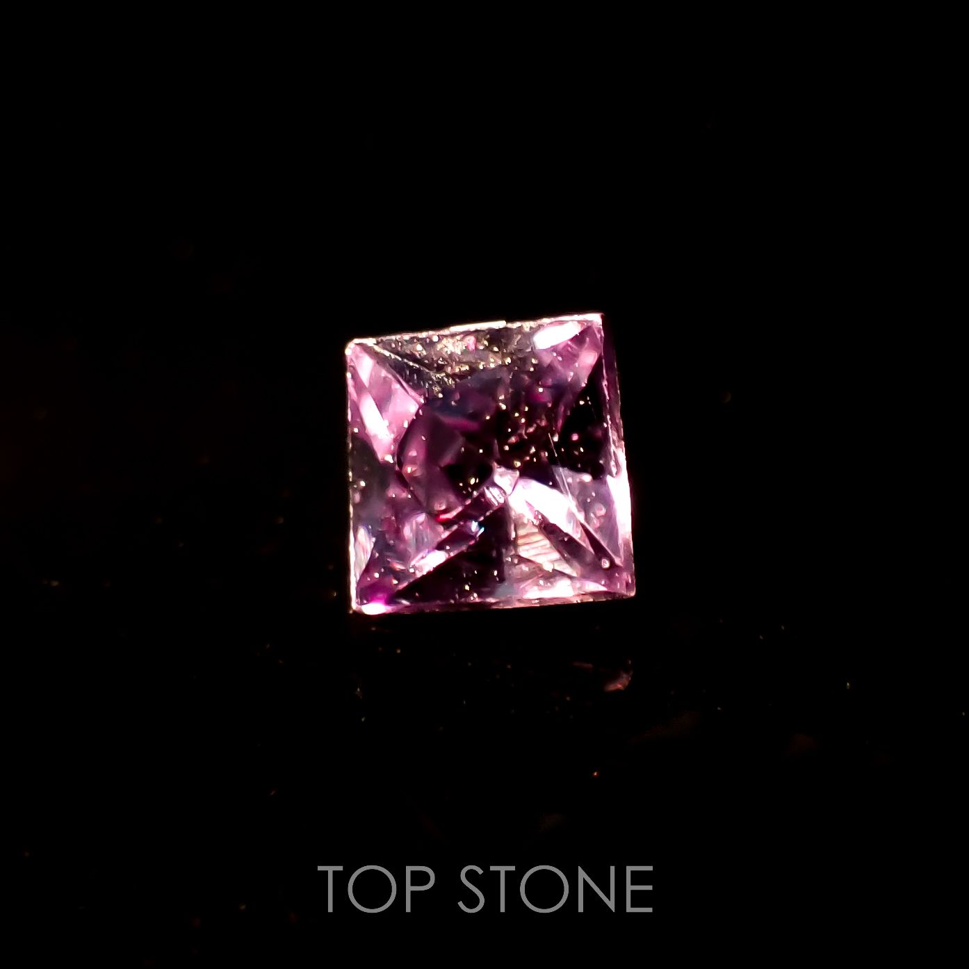 ◇プリンセスカット◇カラーチェンジガーネット アレキタイプ(宝石名ガーネット)マダガスカル・ベキリー産 0.10ct 識別済[220716941]2.5x2.5mm前後