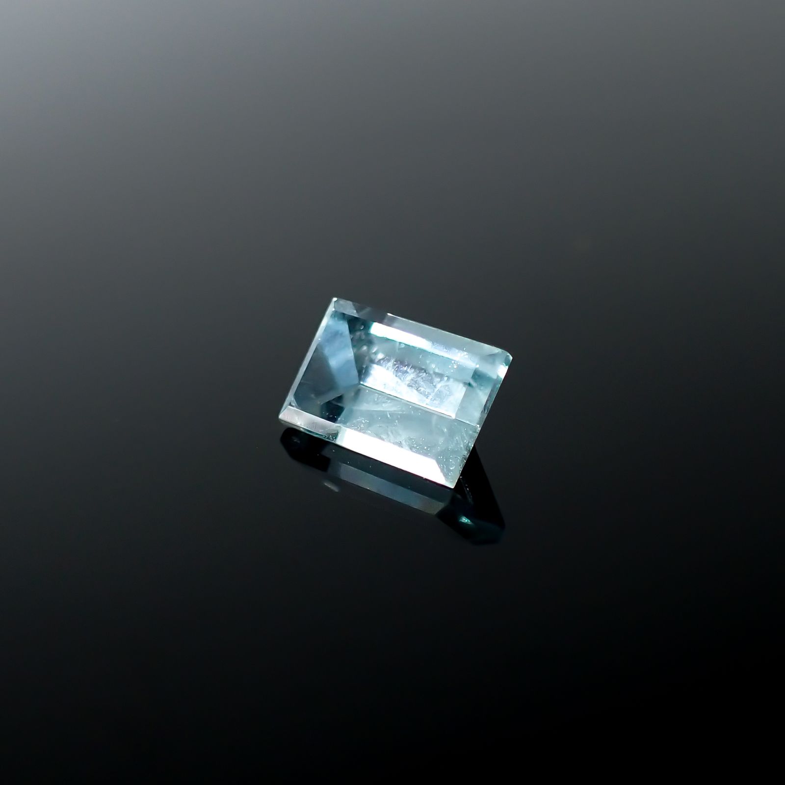 ◇ミラーカット◇アクアマリン モザンビーク産 0.85ct[240226099]7x4.7mm前後