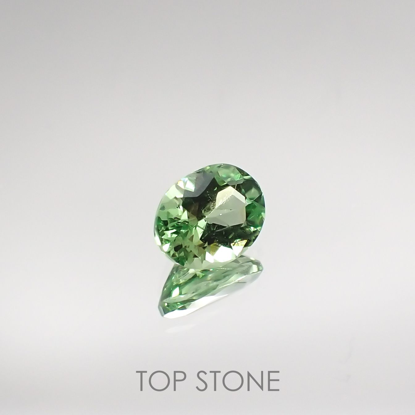 ミントガーネット(宝石名グリーン グロッシュラー・ガーネット) タンザニア産 0.37ct 識別済[210711535]5×3.8mm前後