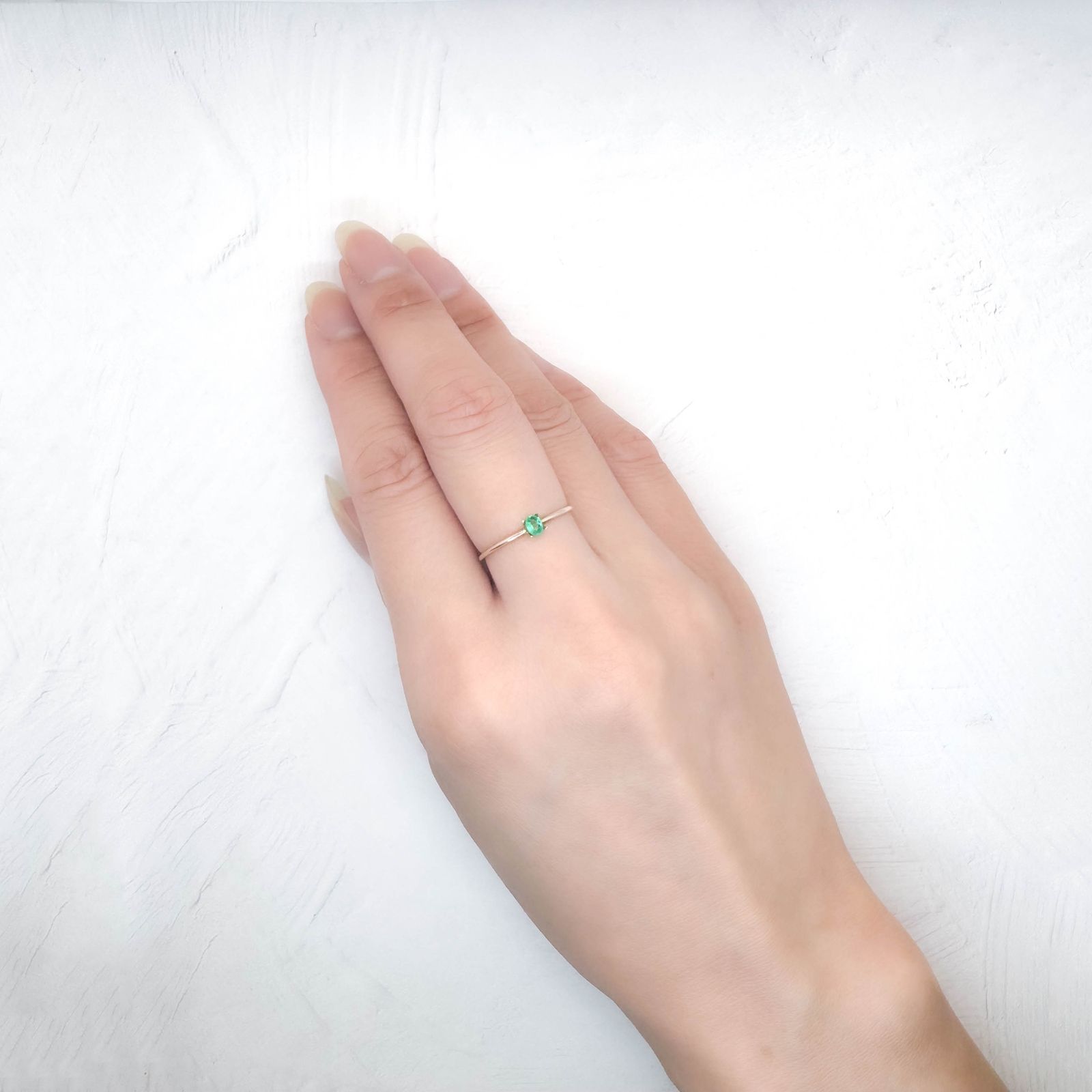 パライバトルマリン ブラジル・パライバ州バターリャ鉱山産 0.10ct / 3.4x2.6mm前後 [250931085]