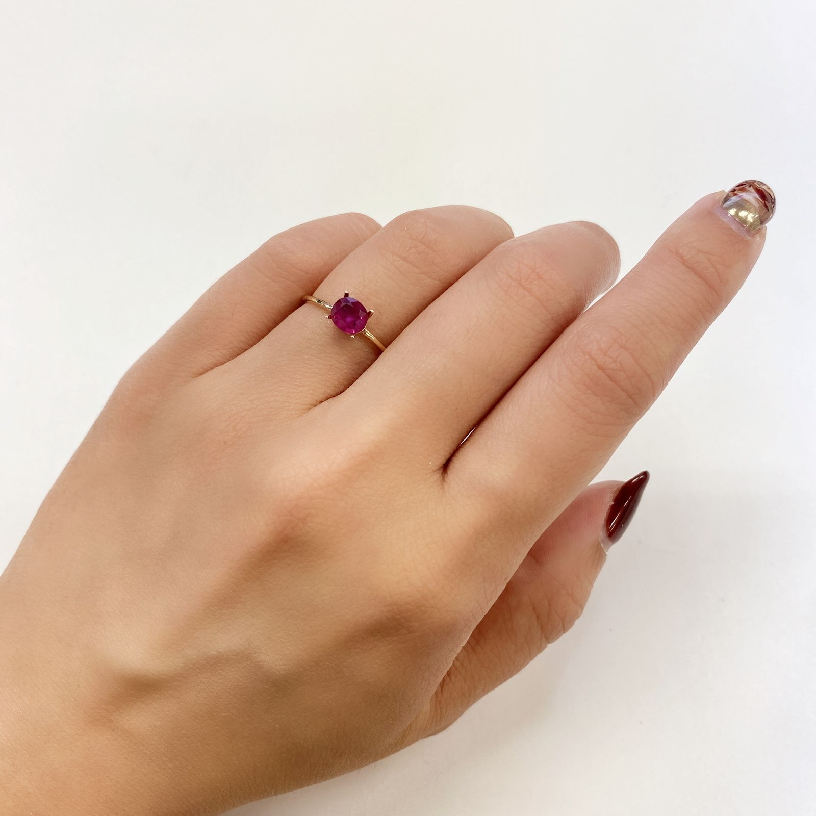 ルビー(宝石名ルビー)ミャンマー・モゴック産 0.82ct 識別済[220717099]5.6x4.9mm前後