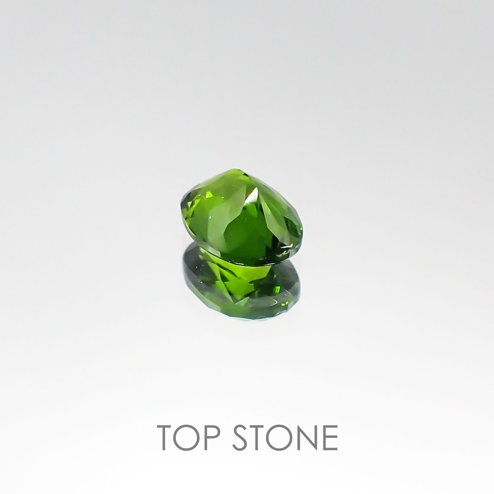 クロムダイオプサイド(宝石名クロム・ダイオプサイド) ロシア産 0.49ct 識別済[20084985]5.6×4.2mm前後