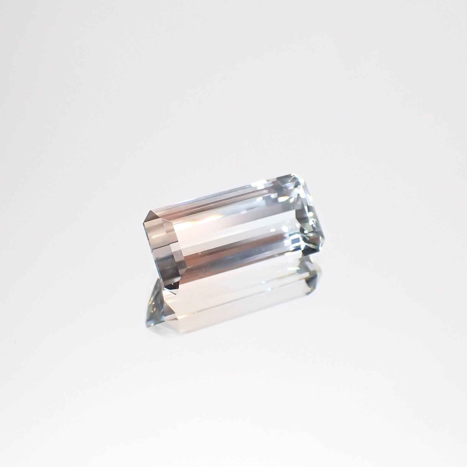 バイカラートパーズ ウクライナ産 2.77ct[231024044]11.4x5.4mm前後