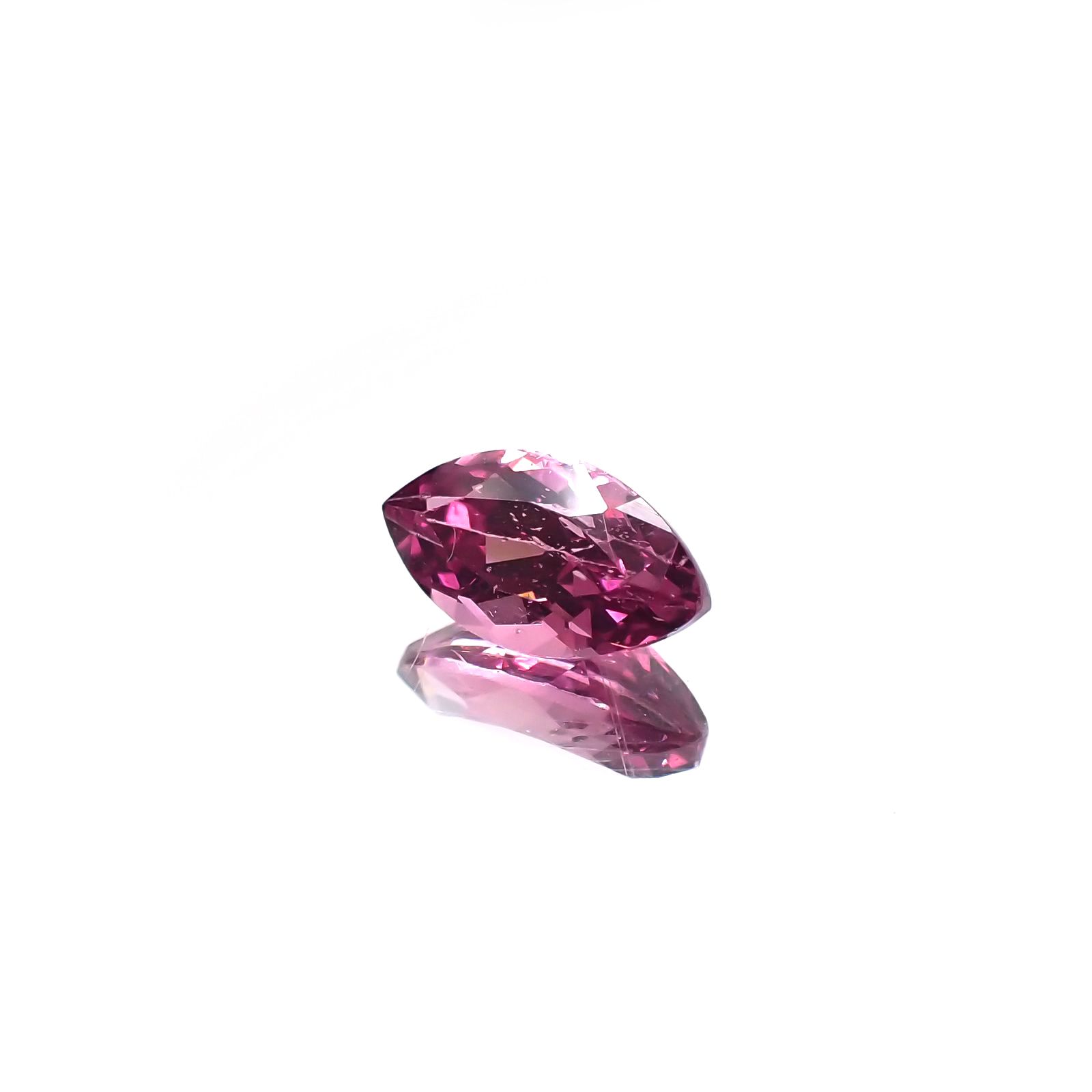 カラーシフト マラヤガーネット(宝石名ガーネット) タンザニア産 1.31ct 識別済[210711875]8.9×4.9mm前後
