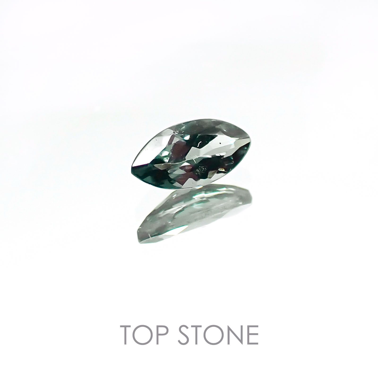 カラーチェンジガーネット(アレキタイプ)(宝石名ガーネット/カラーチェンジタイプ) マダガスカル・ベキリー産 0.18ct 識別済[20106600]5.1×2.6mm前後