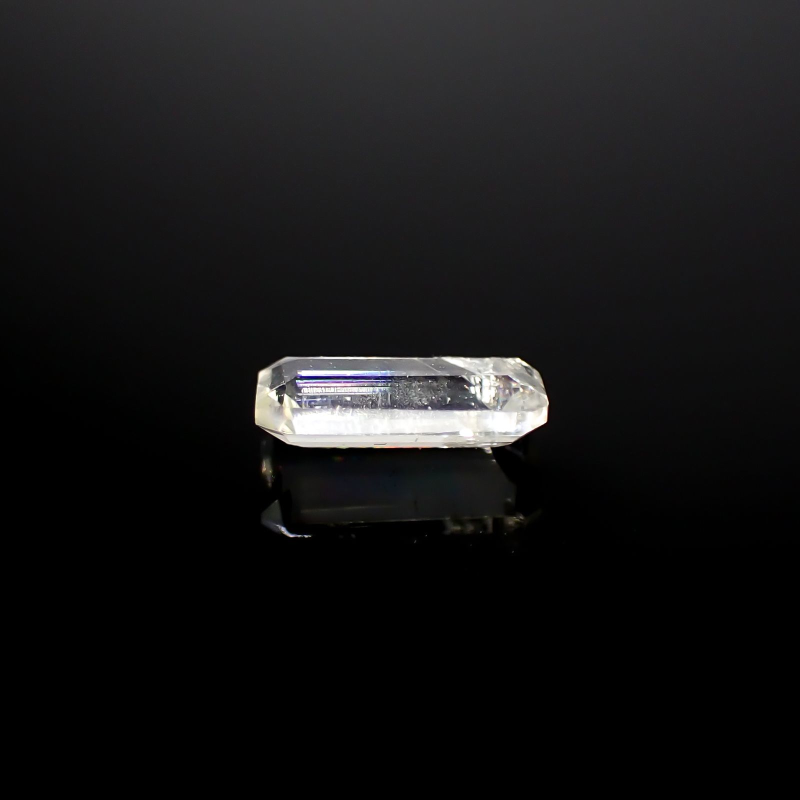 リューサイト 遊色効果あり(宝石名リューサイト)イタリア産 0.32ct 識別済[240628414]6.6x2.9mm前後