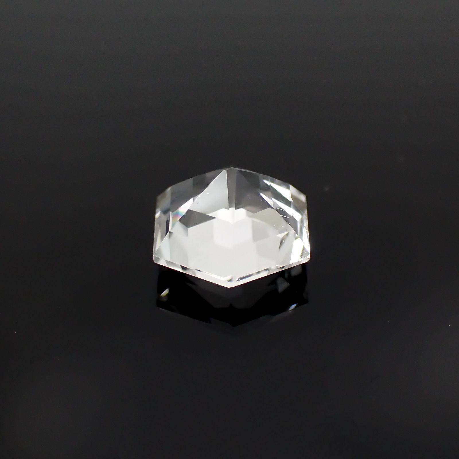 ◇ヘキサゴンカット◇レムリアンシードクリスタル(保証シール付き) ブラジル産 0.80ct[221018287]5.8x5.8mm前後