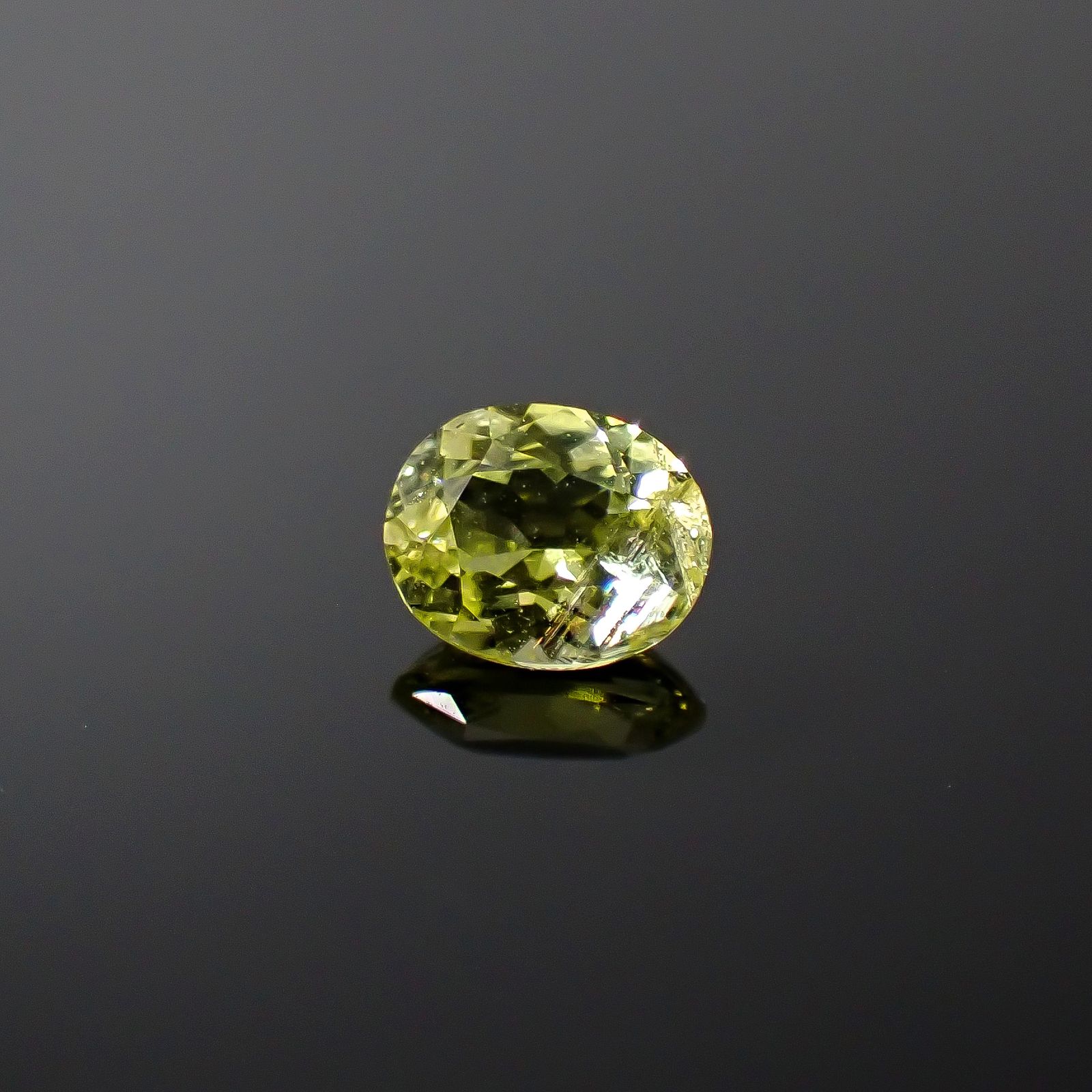 イエローゾイサイト(宝石名イエロー・ゾイサイト)タンザニア産 0.383ct ソ付(彩珠)[250630566]5x4.1mm前後