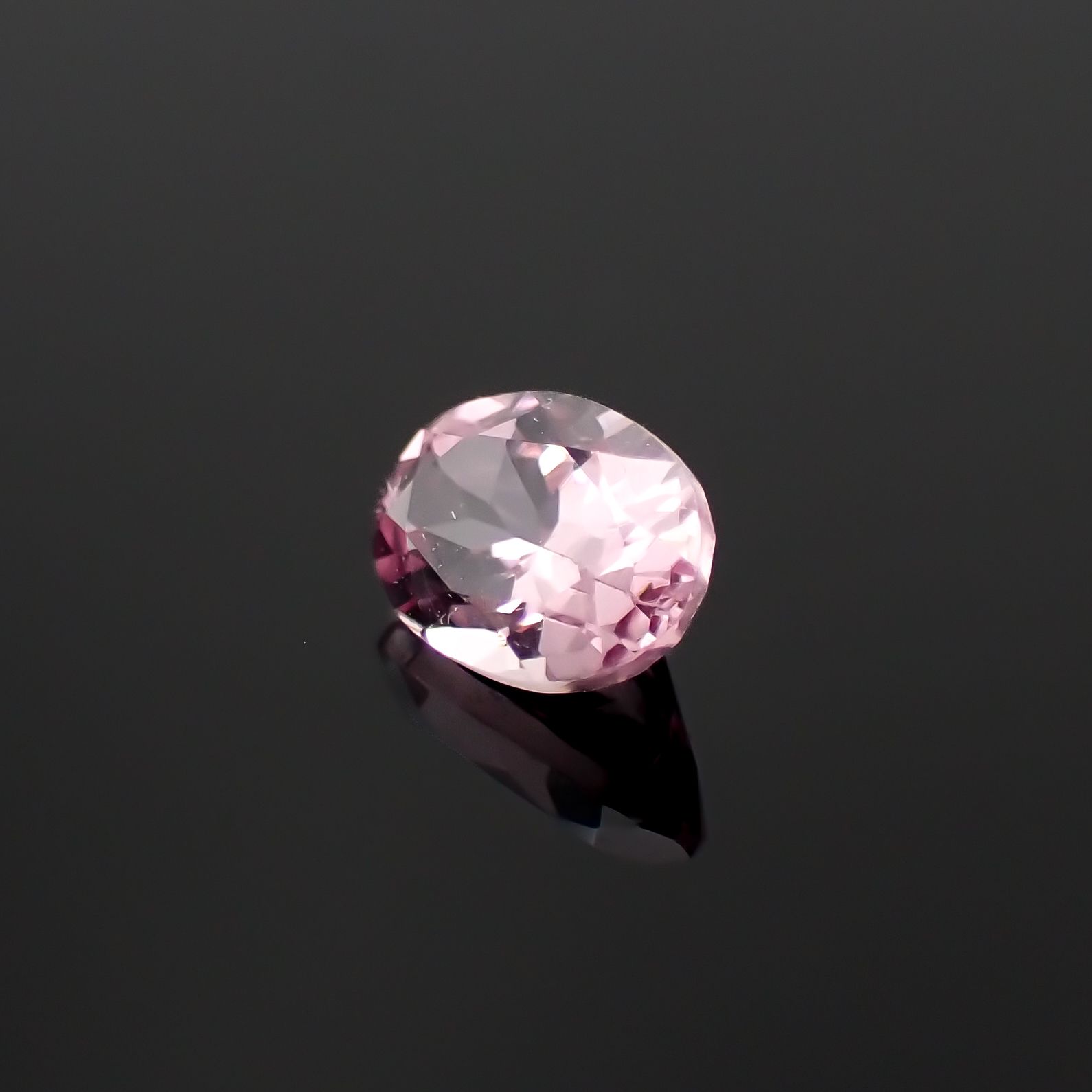 ドラゴンガーネット タンザニア産 0.60ct[230421454]5.8x4.1mm前後