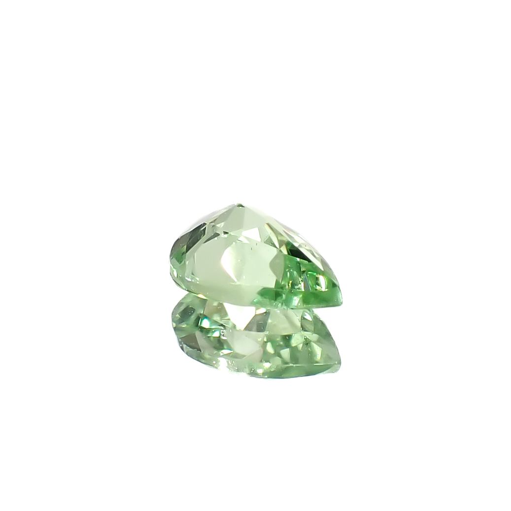 ミントガーネット(宝石名ガーネット)タンザニア産 0.27ct 識別済[241229615]5x3.6mm前後