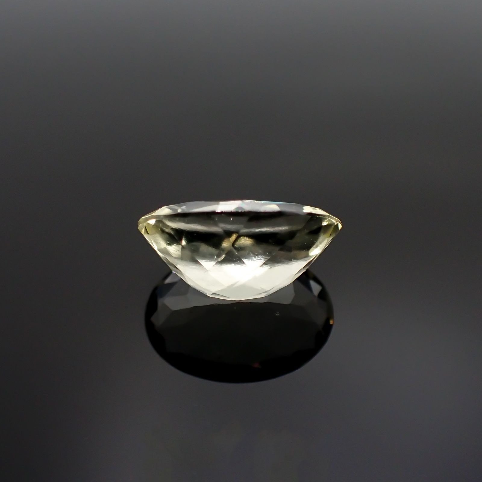 リビアングラス(宝石名インパクトガラス(衝撃溶融ガラス))発見地：エジプト・リビア砂漠 4.01ct 識別済[211213801]14.1x10mm前後