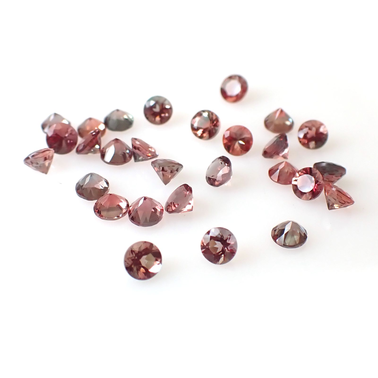 <ランダムセレクト1個販売>バイカラーアンデシン モンゴル産 約0.10ct [250129742-PAC]3x3mm前後