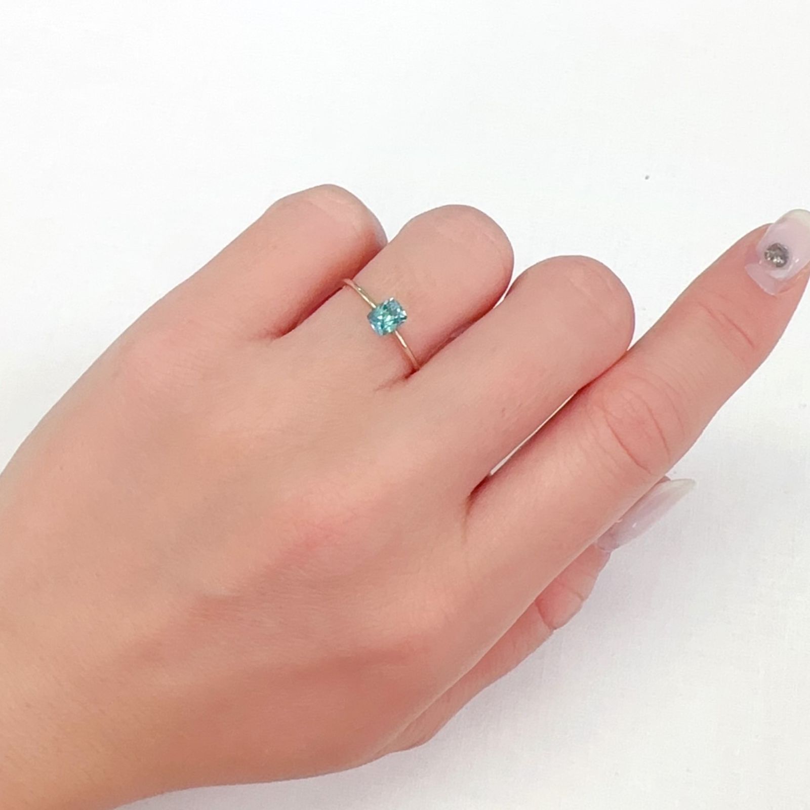 ブルーグリーンコーネルピン タンザニア産 0.44ct[231224508]4.9x4.1mm前後