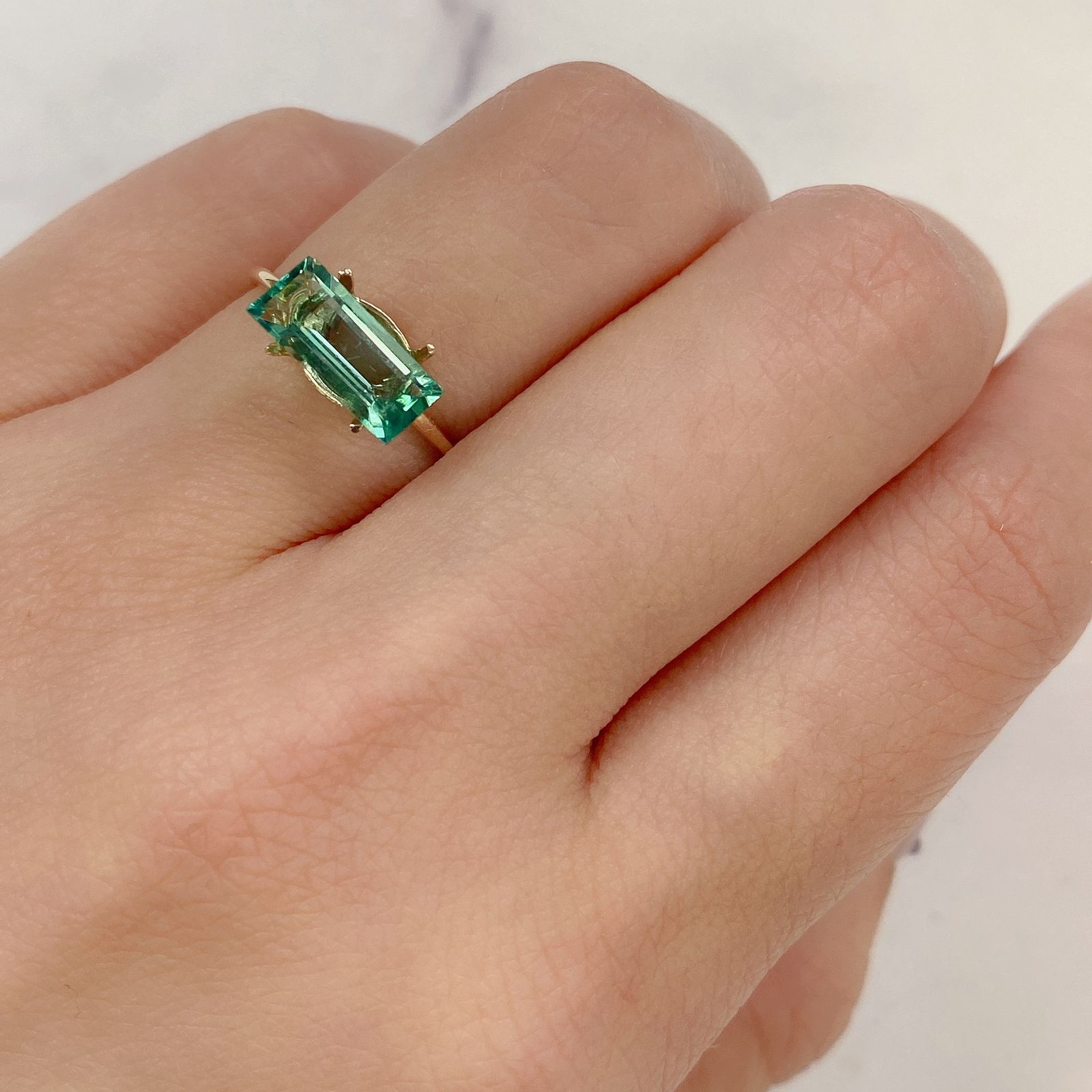 フローライト フルオレッセンス(宝石名フルオライト)イギリス・ロジャリー鉱山産 1.63ct 識別済[211113776]10.4x4.5mm前後