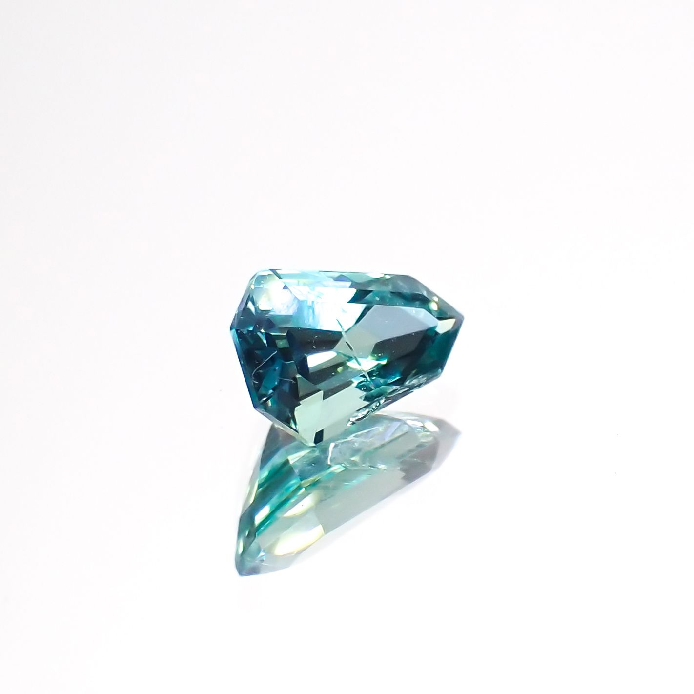◇カスタムカット◇ブルーコーネルピン タンザニア産 0.36ct[231224501]5.9x3.7mm前後