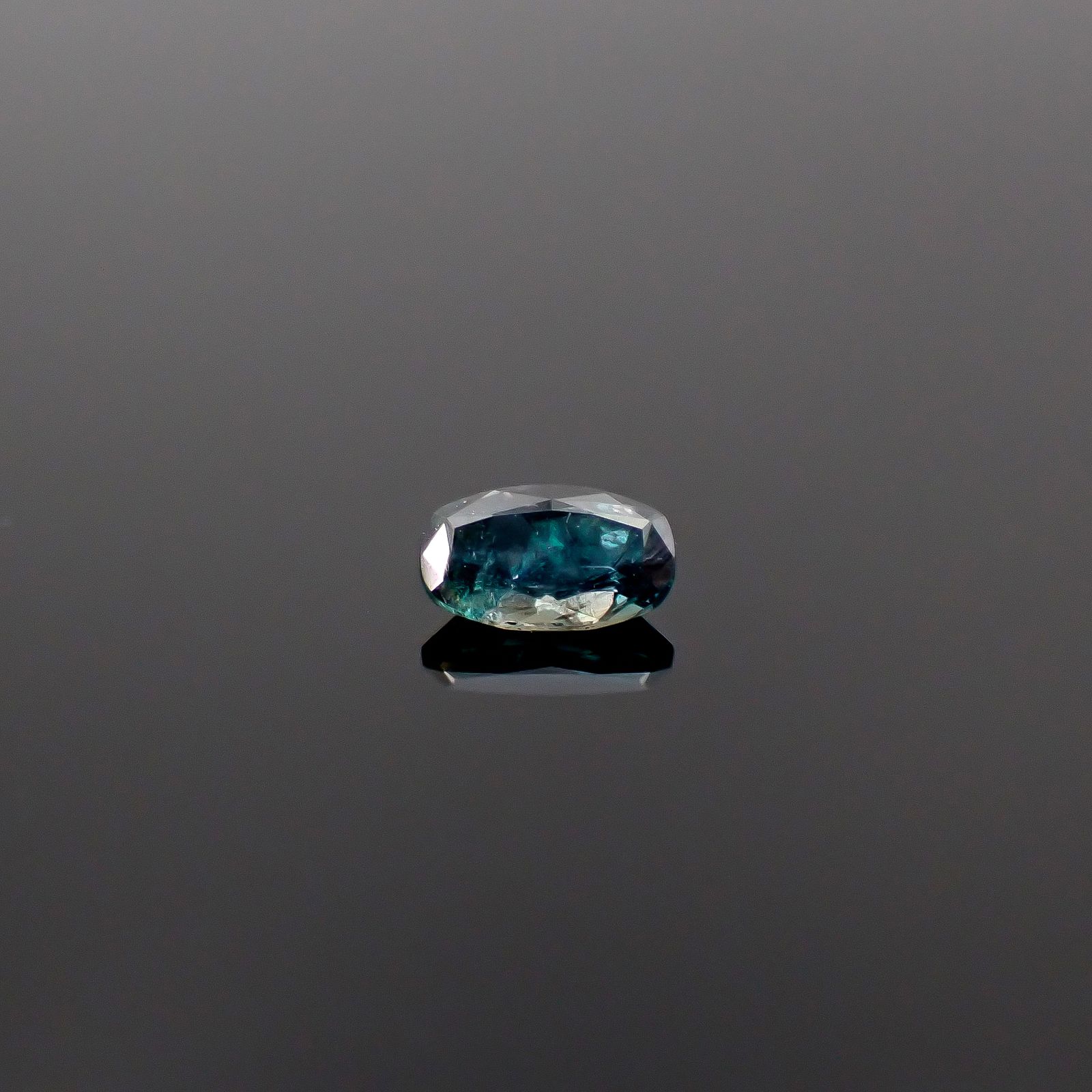 アレキサンドライト(宝石名アレキサンドライト)ロシア産 GIA鑑付 0.14ct / 4.09x2.36mm前後 [260131561]
