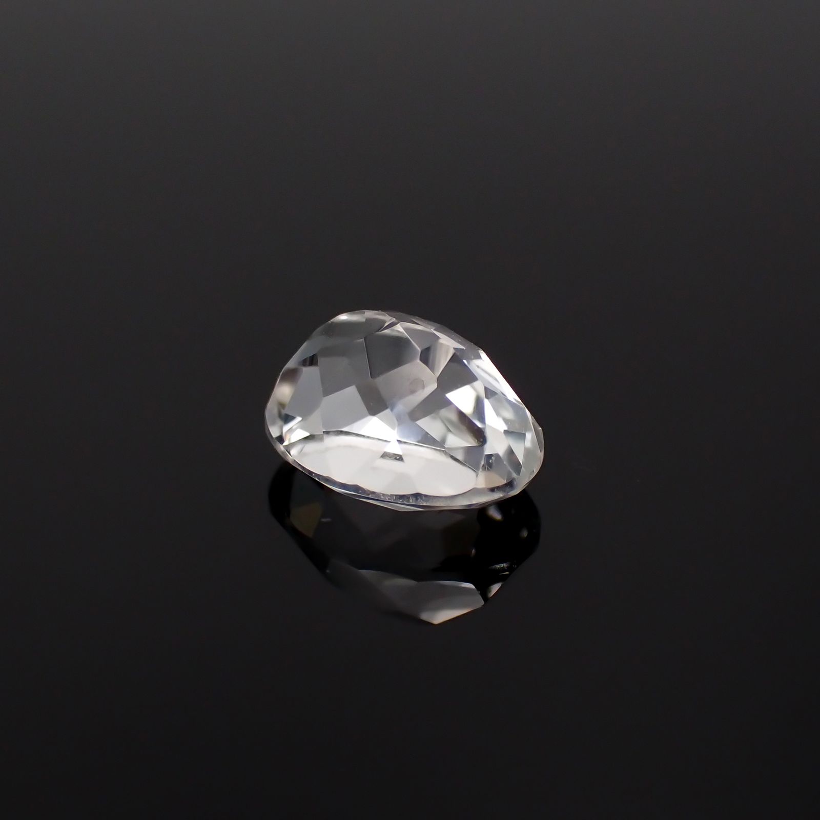 カラーレススポジュミン(宝石名ホワイト・スポジュミン)ブラジル産 1.45ct 識別済[231023802]7.5x5.8mm前後