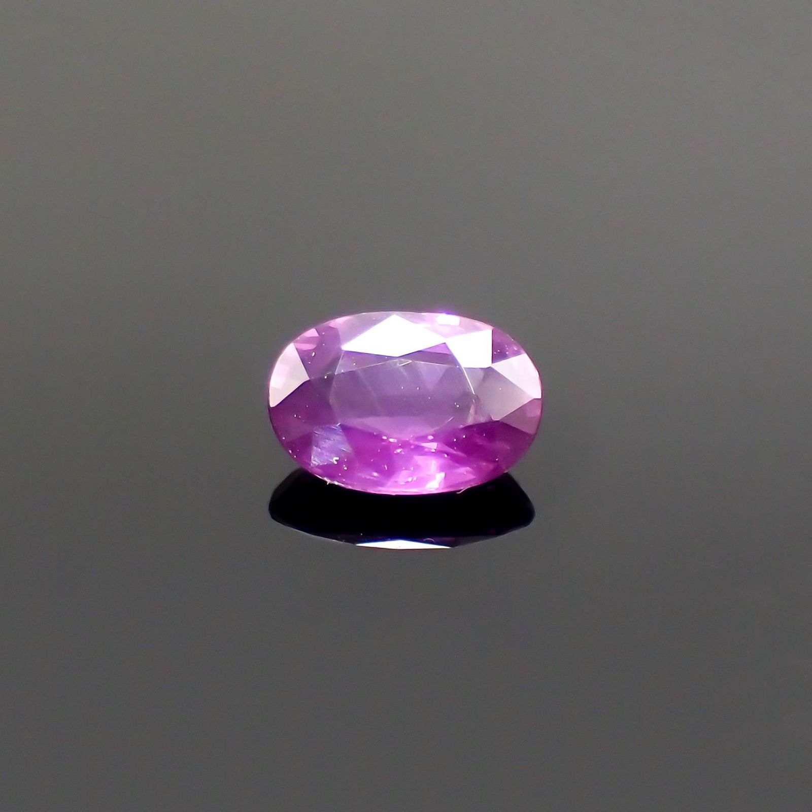 バイカラーサファイア(宝石名バイカラー・サファイア) マダガスカル/タンザニア産 識別済 0.81ct / 6.8x4.6mm前後 [210812483]