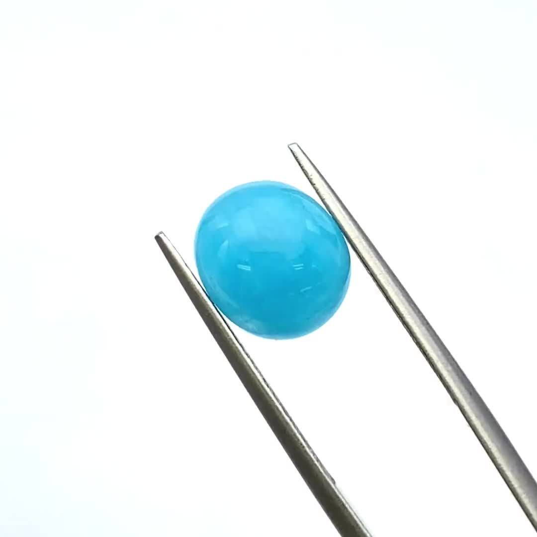 鮮やかなスカイブルーの宝石ヘミモルファイトとは？特徴から