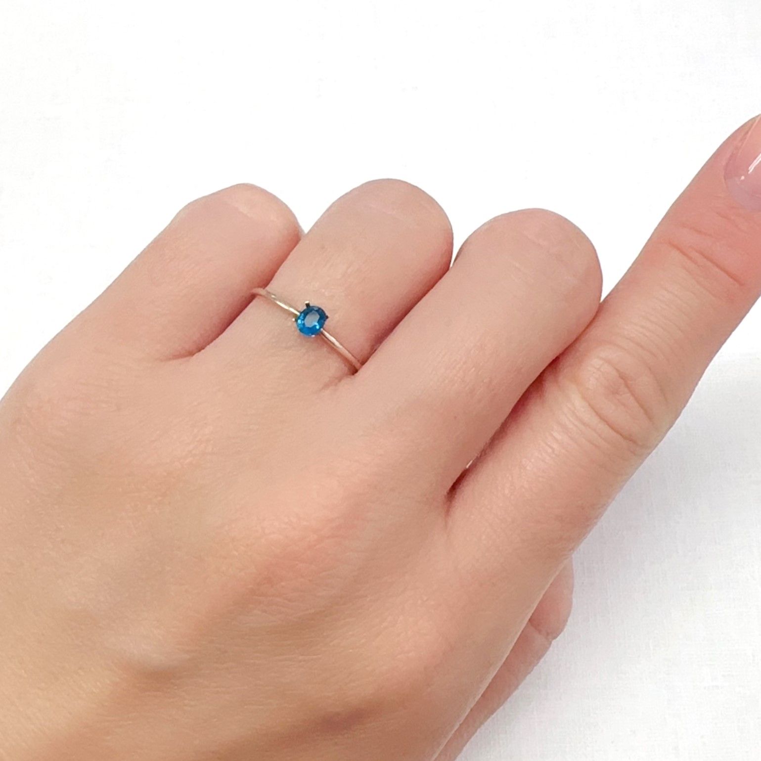 アウイナイト フルオレッセンス アフガニスタン産 0.13ct[240527571]3.7x3mm前後