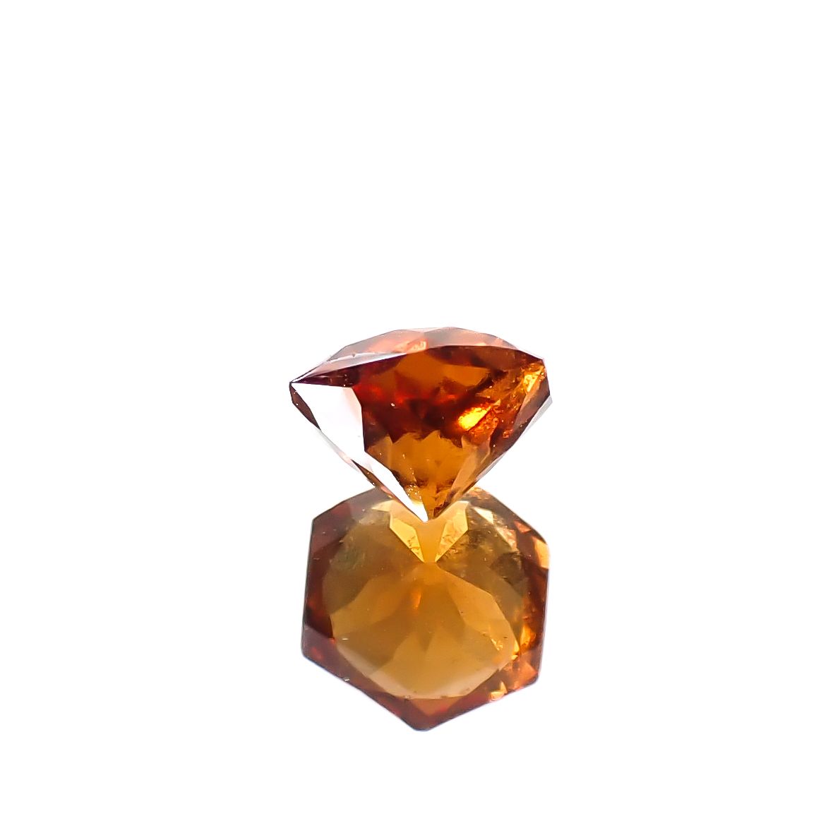 ◇ヘキサゴンカット◇ヘソナイトガーネット(宝石名ヘソナイト・ガーネット)スリランカ産 0.92ct 識別済[241129440]5.5x5.4mm前後
