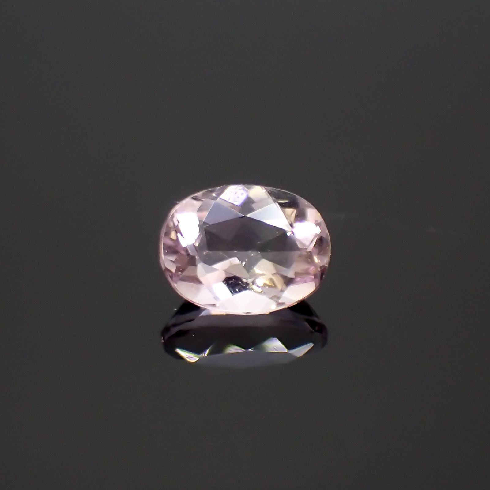 ピンクフローライト(宝石名フルオライト)ブラジル産 1.47ct 識別済[220115128]7.9x6.1mm前後