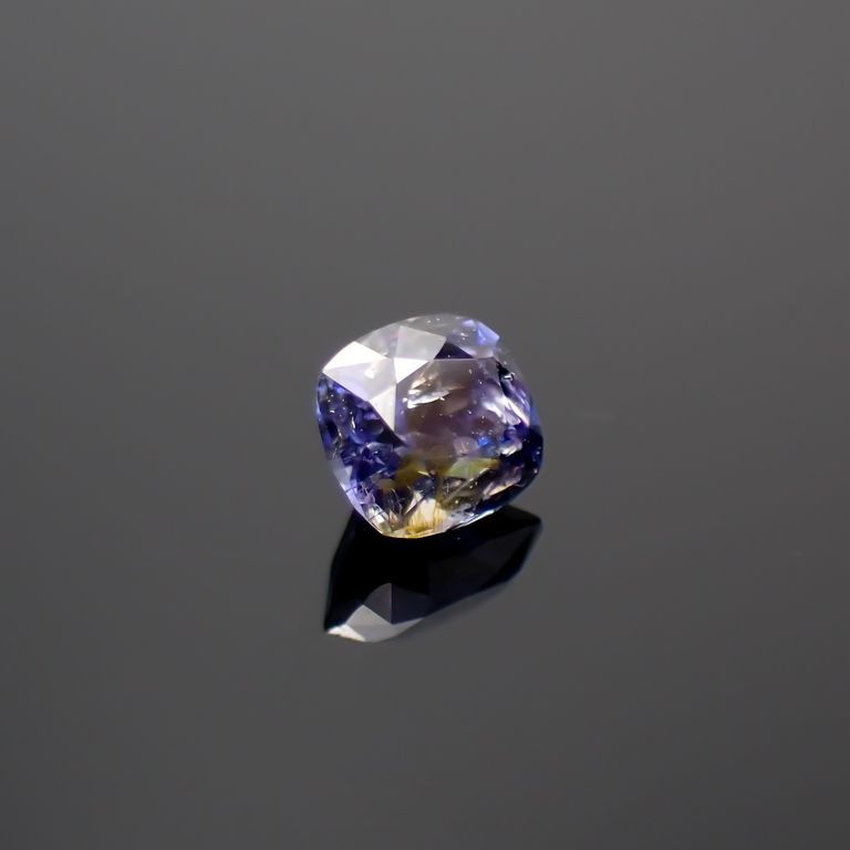 デュモルチェライト(宝石名デュモルチェライト)マダガスカル産 0.191ct ソ付(彩珠)[221219721]3.4x3.1mm前後